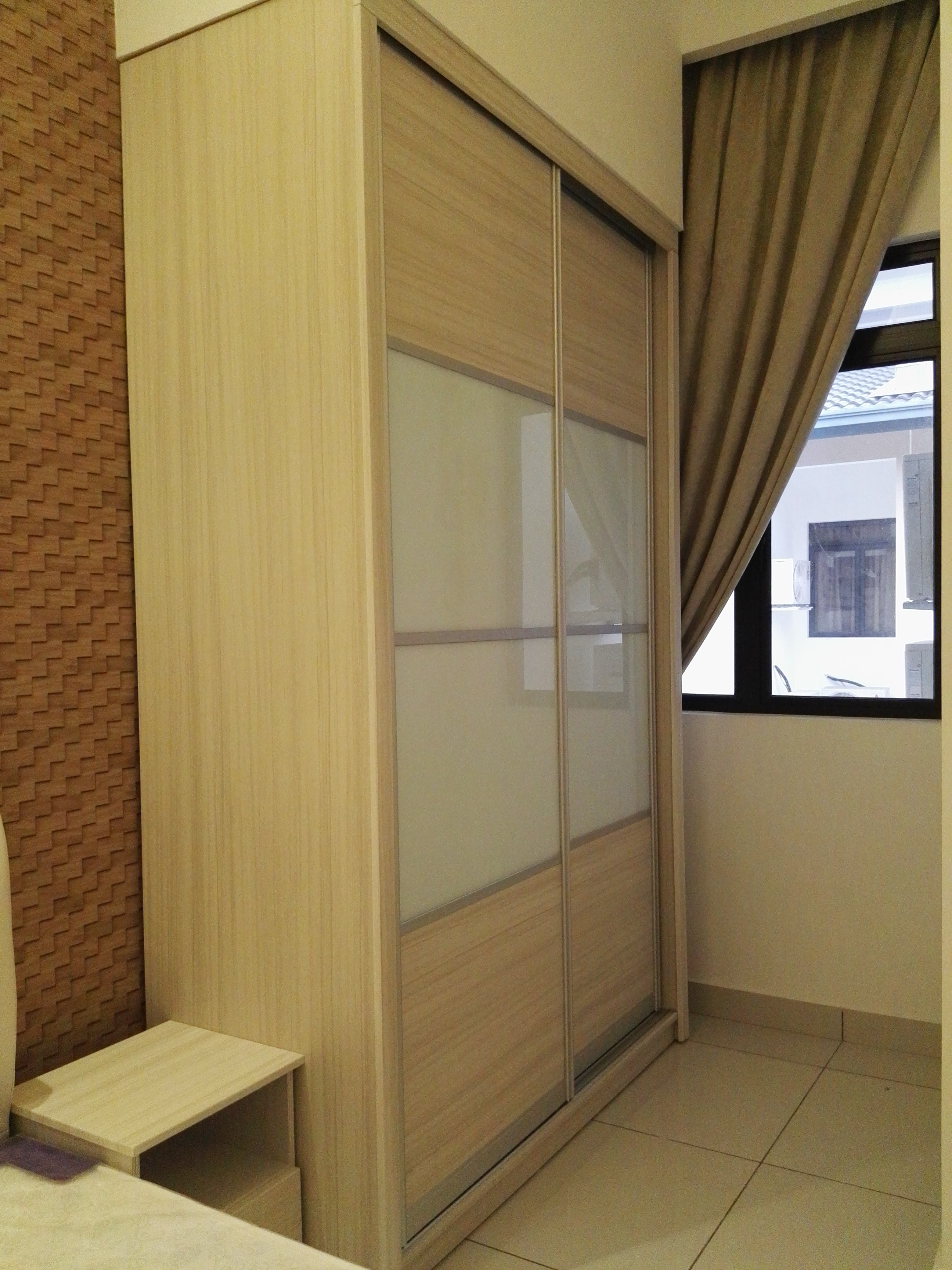 Room Plus JHZ26R203 Private Room with Queen Bed