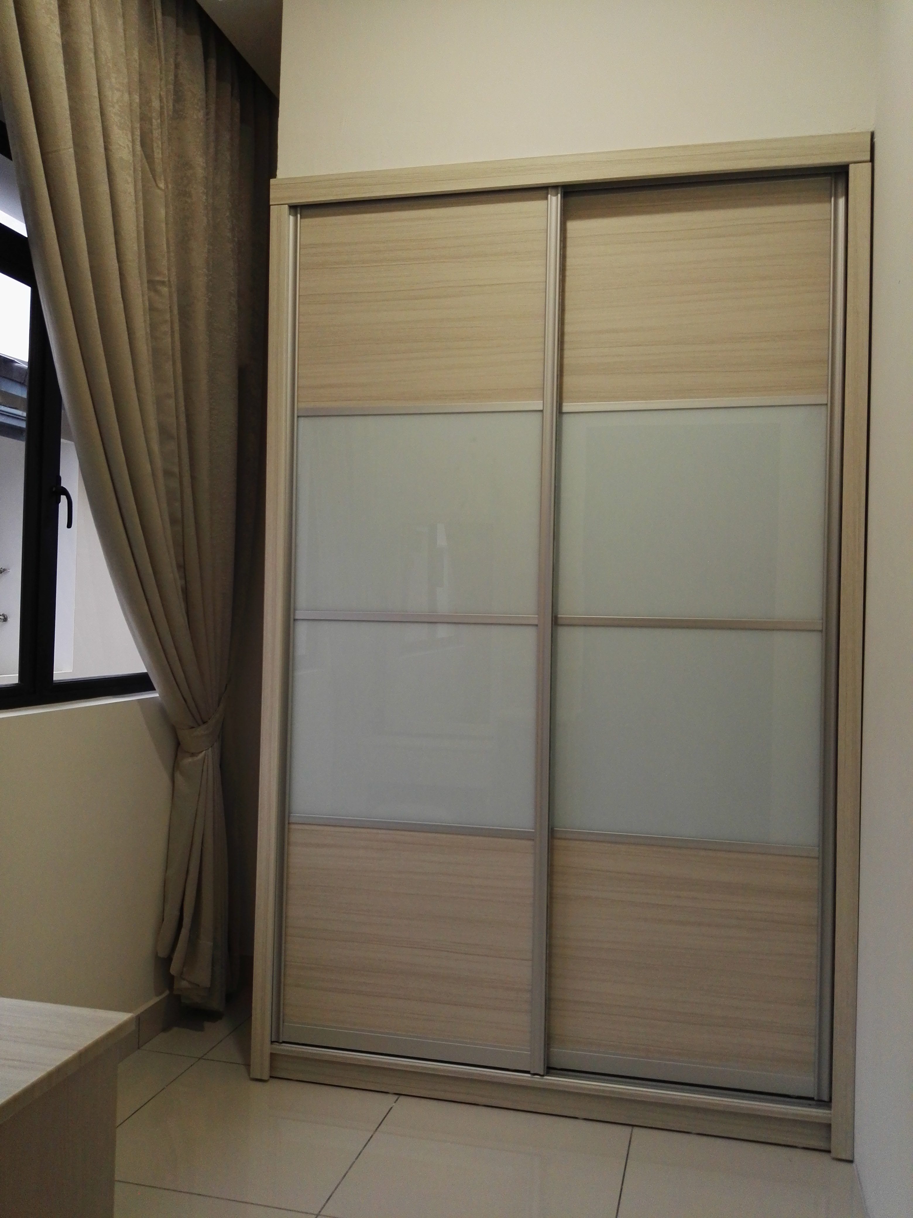 Room Plus JHZ26R204 Private Room with Queen Bed