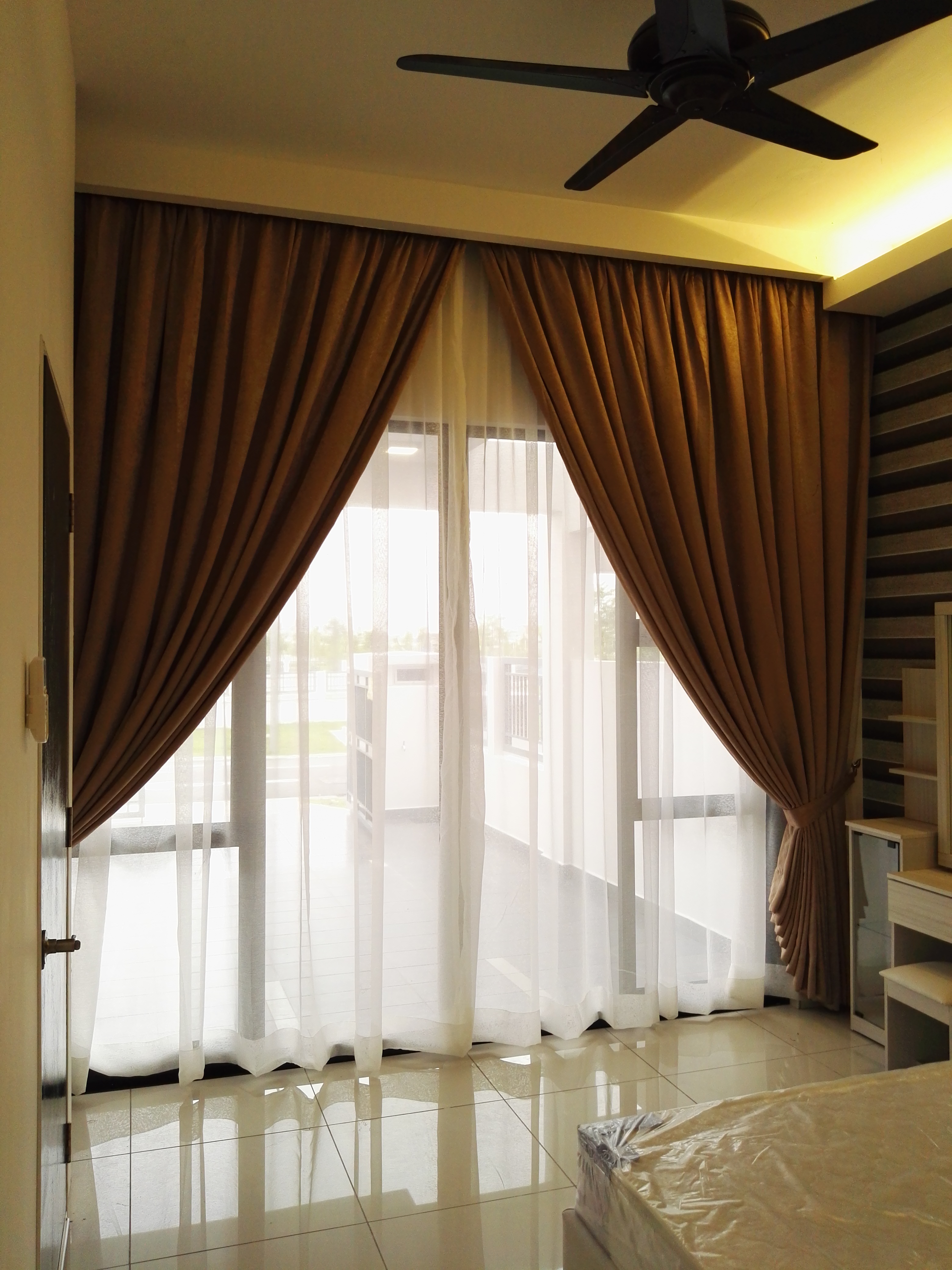 Room Plus JHZ30R101 Private Room with Queen Bed