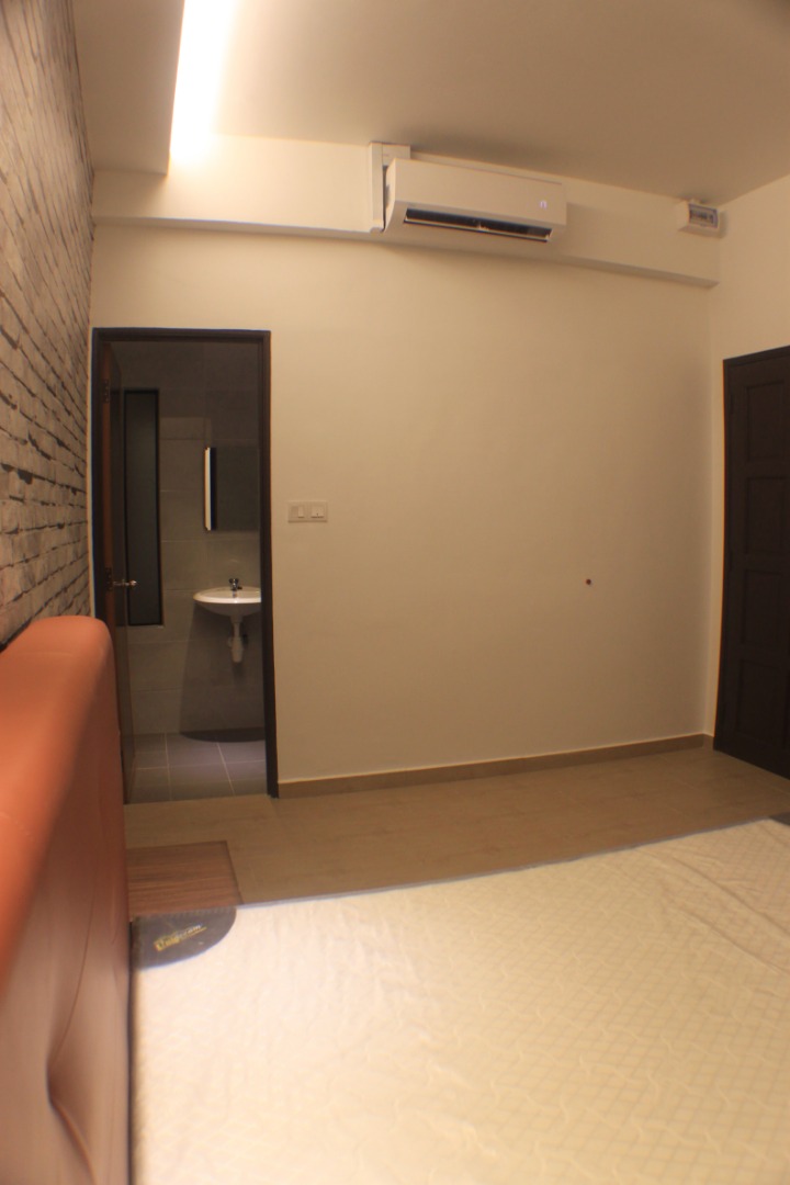 Room Plus TP106 Private Room with Queen Bed