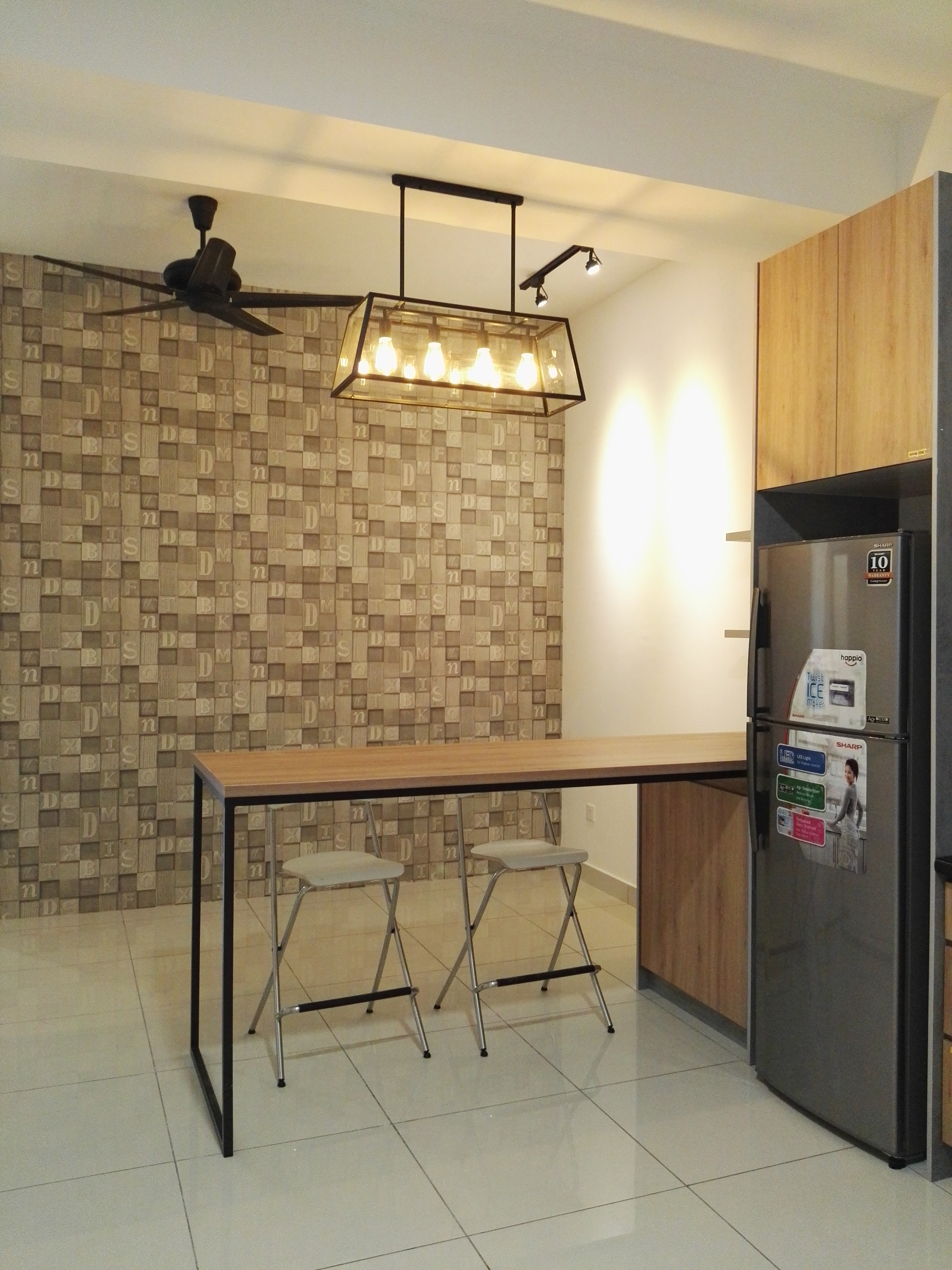 Room Plus JHZ30R102 Private Room with Queen Bed