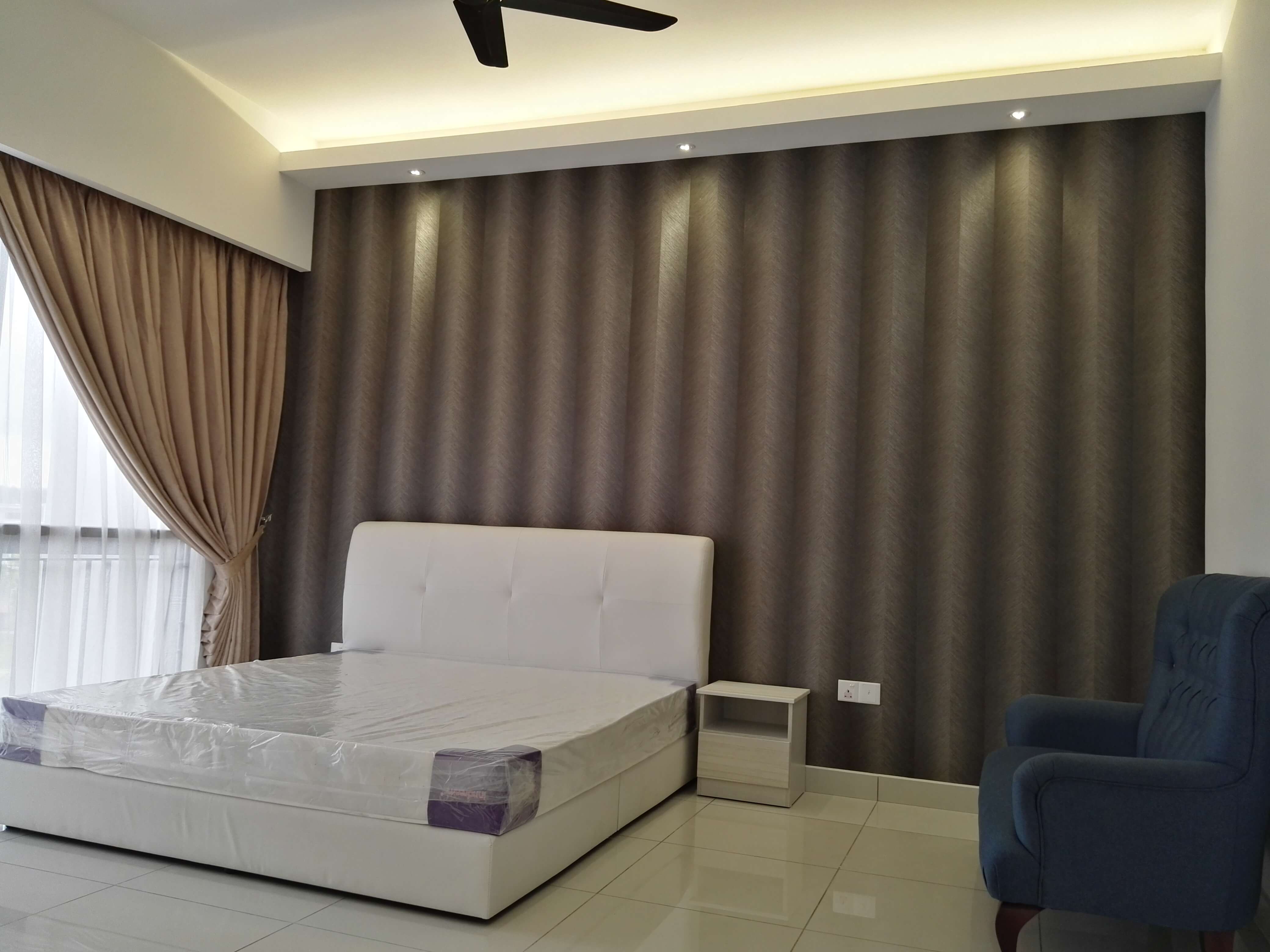 Room Plus JHZ30R201 Private Room with Queen Bed