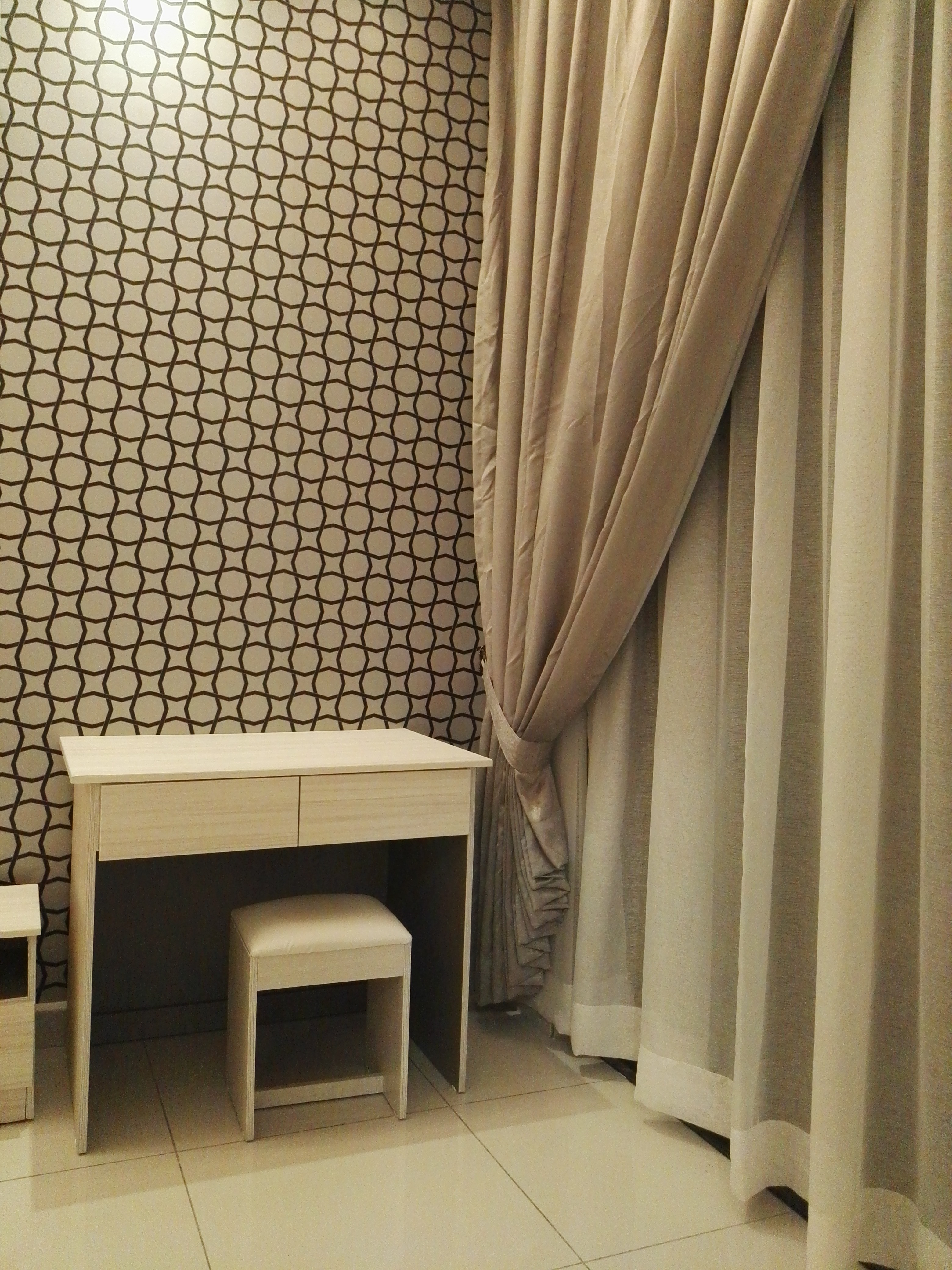 Room Plus JHZ53R101 Private Room with Queen Bed