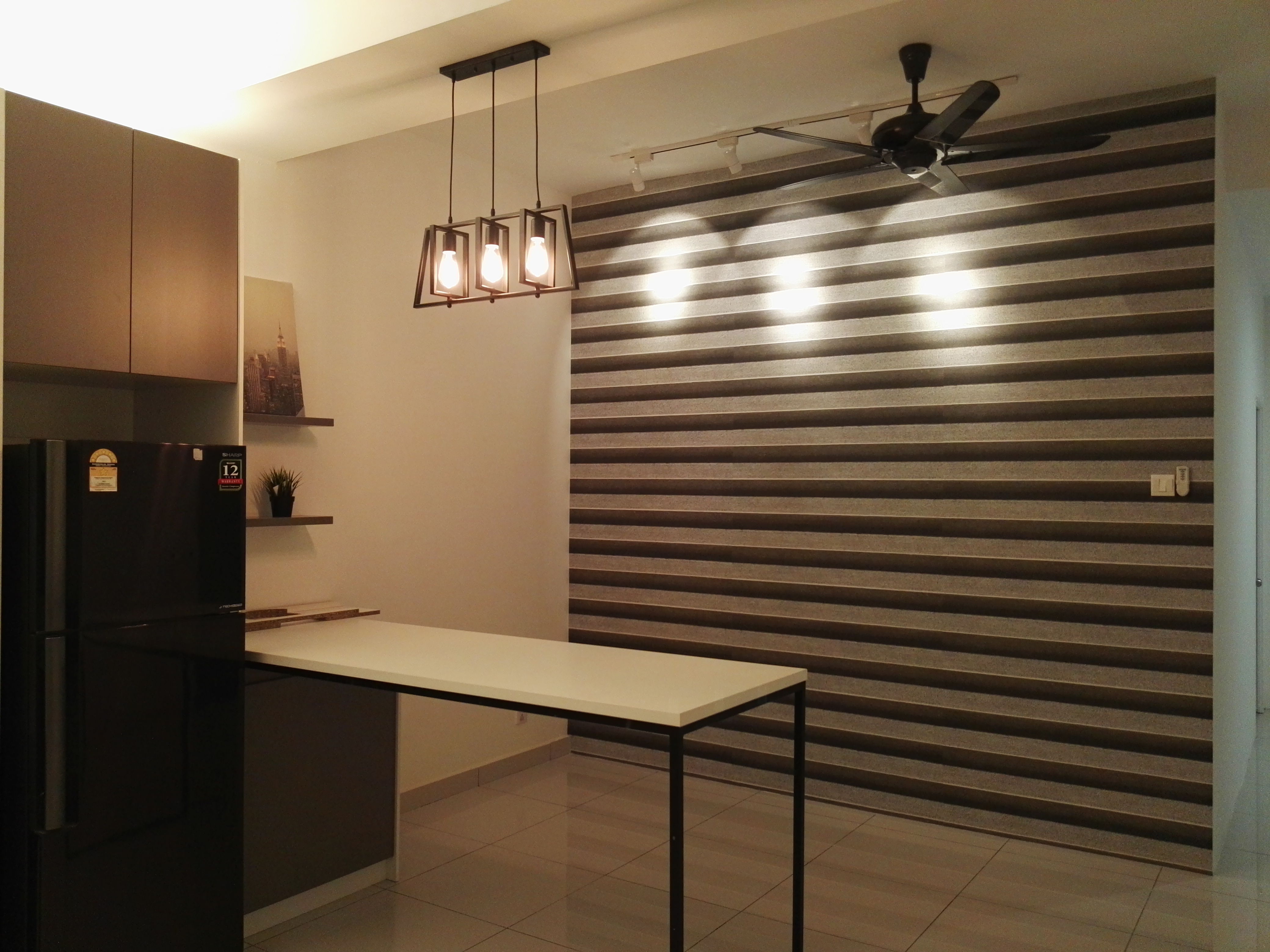 Room Plus JHZ53R102 Private Room with Queen Bed