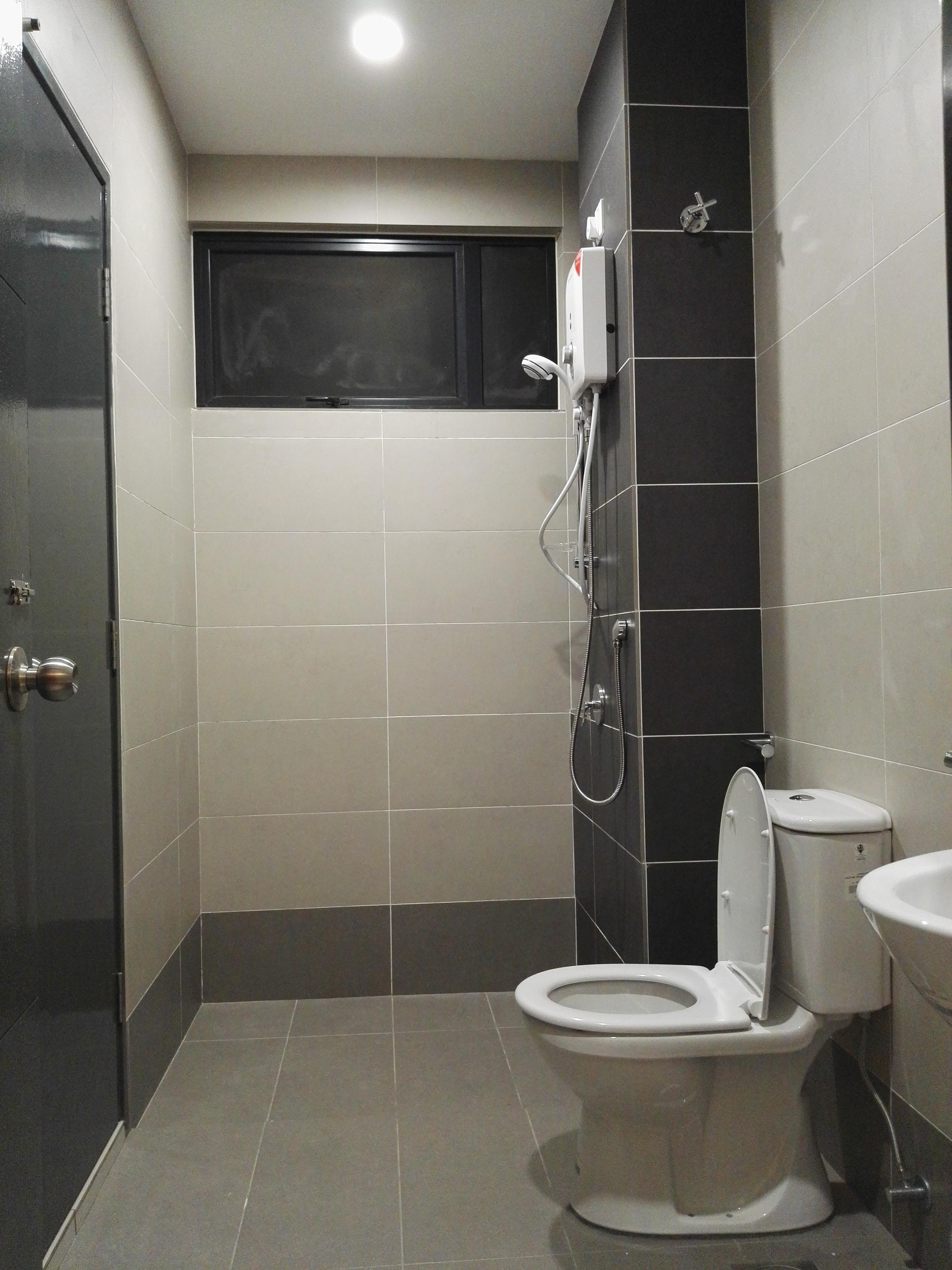 Room Plus JHZ53R203 Private Room with Queen Bed