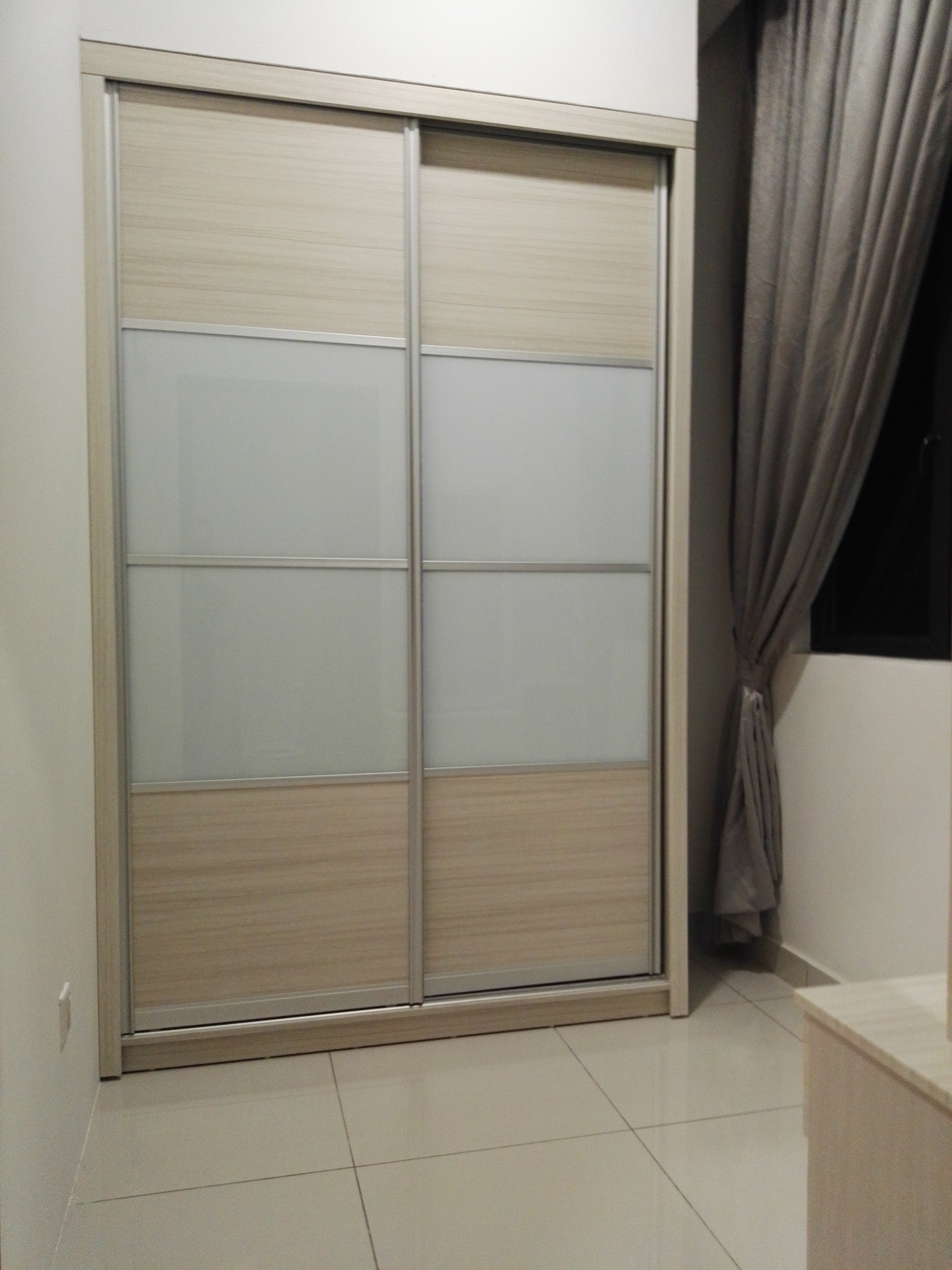 Room Plus JHZ53R204 Private Room with Queen Bed
