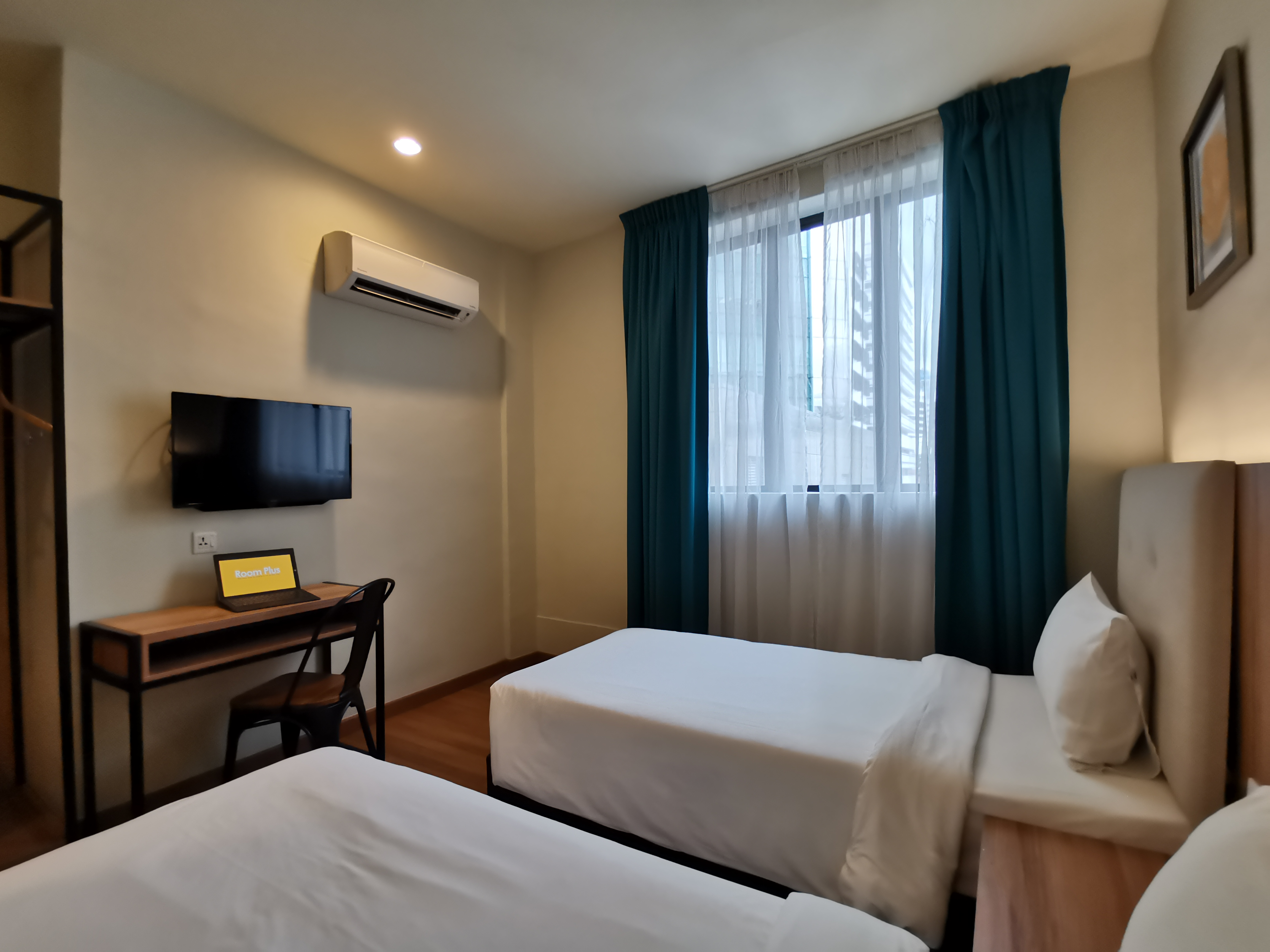 Room Plus BMMJ205