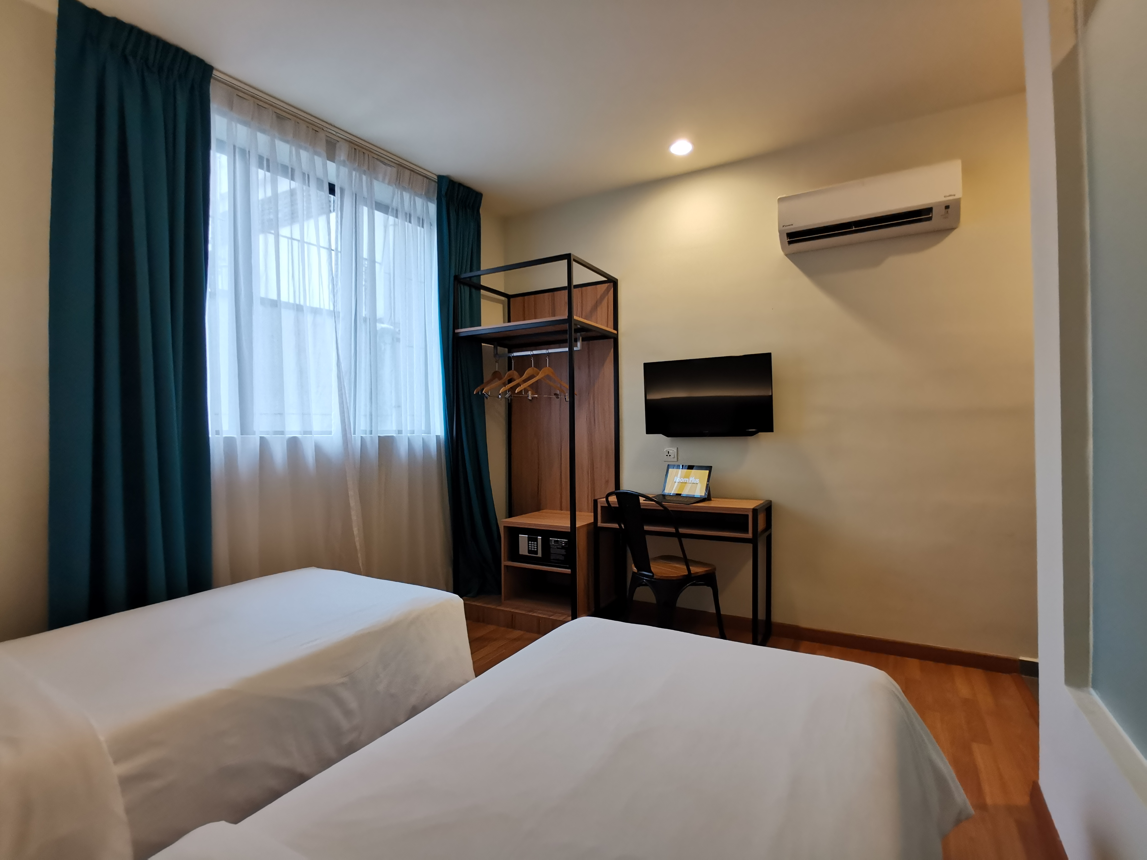 Room Plus BMMJ206