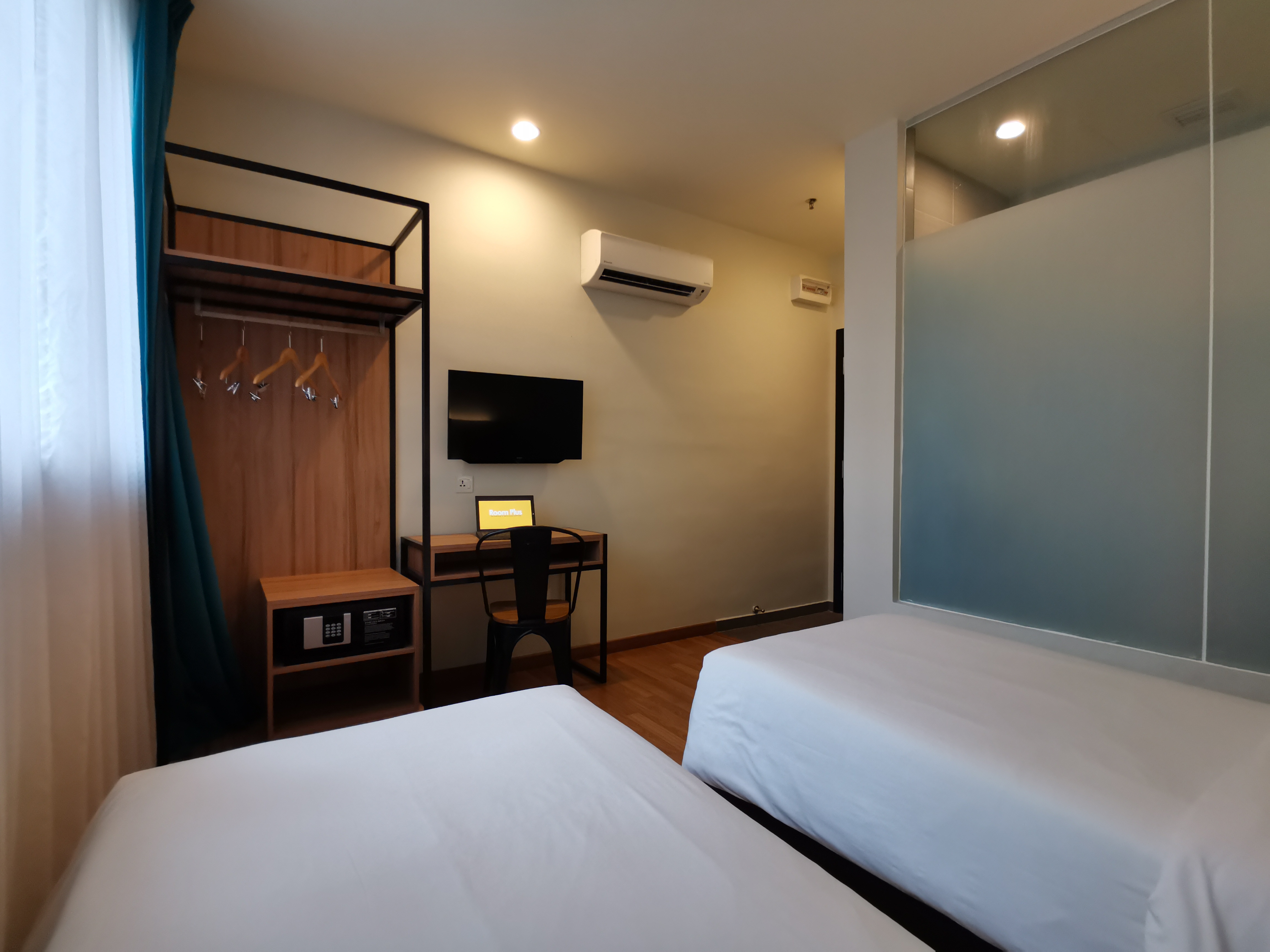 Room Plus BMMJ206