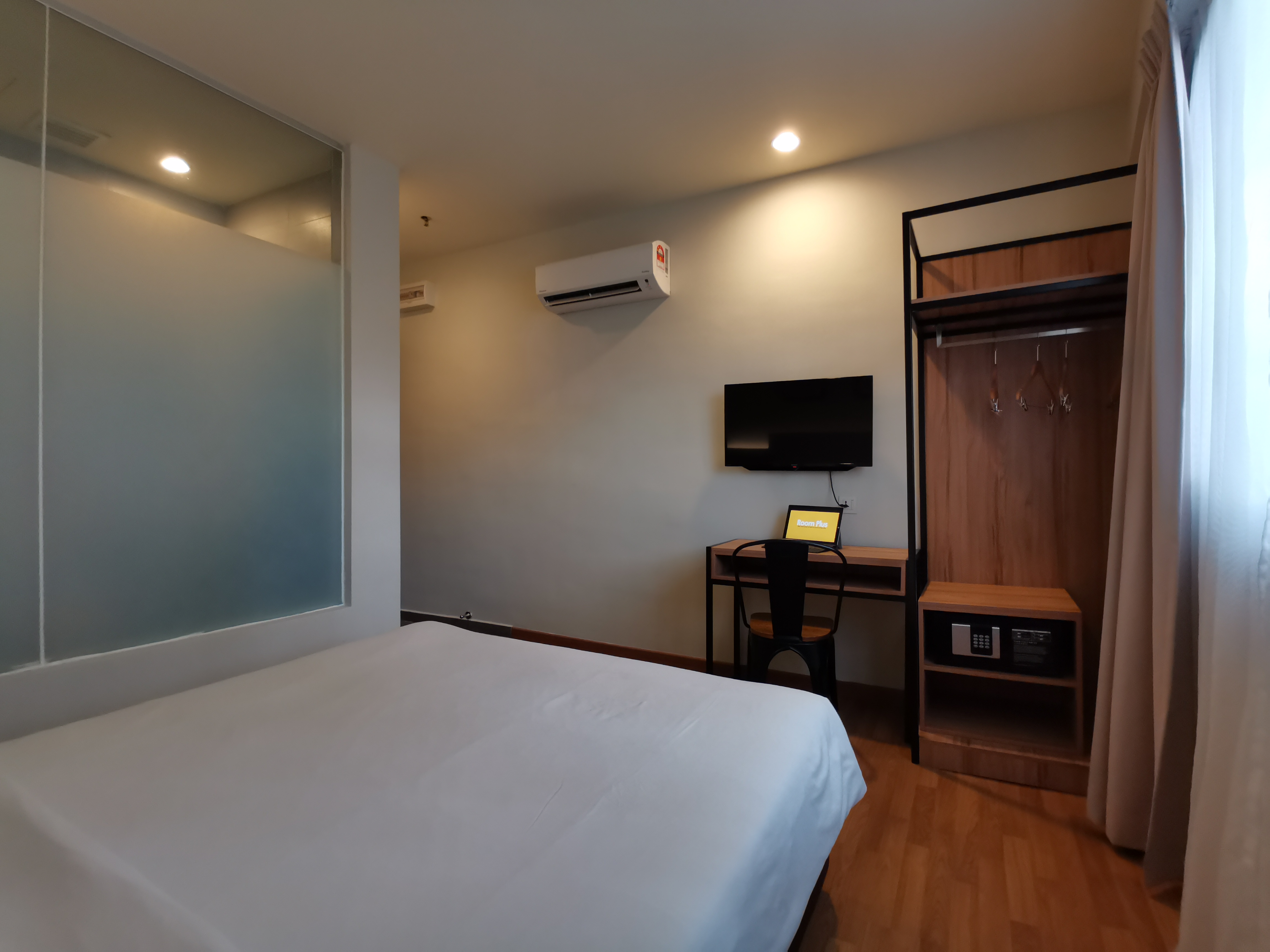 Room Plus BMMJ209