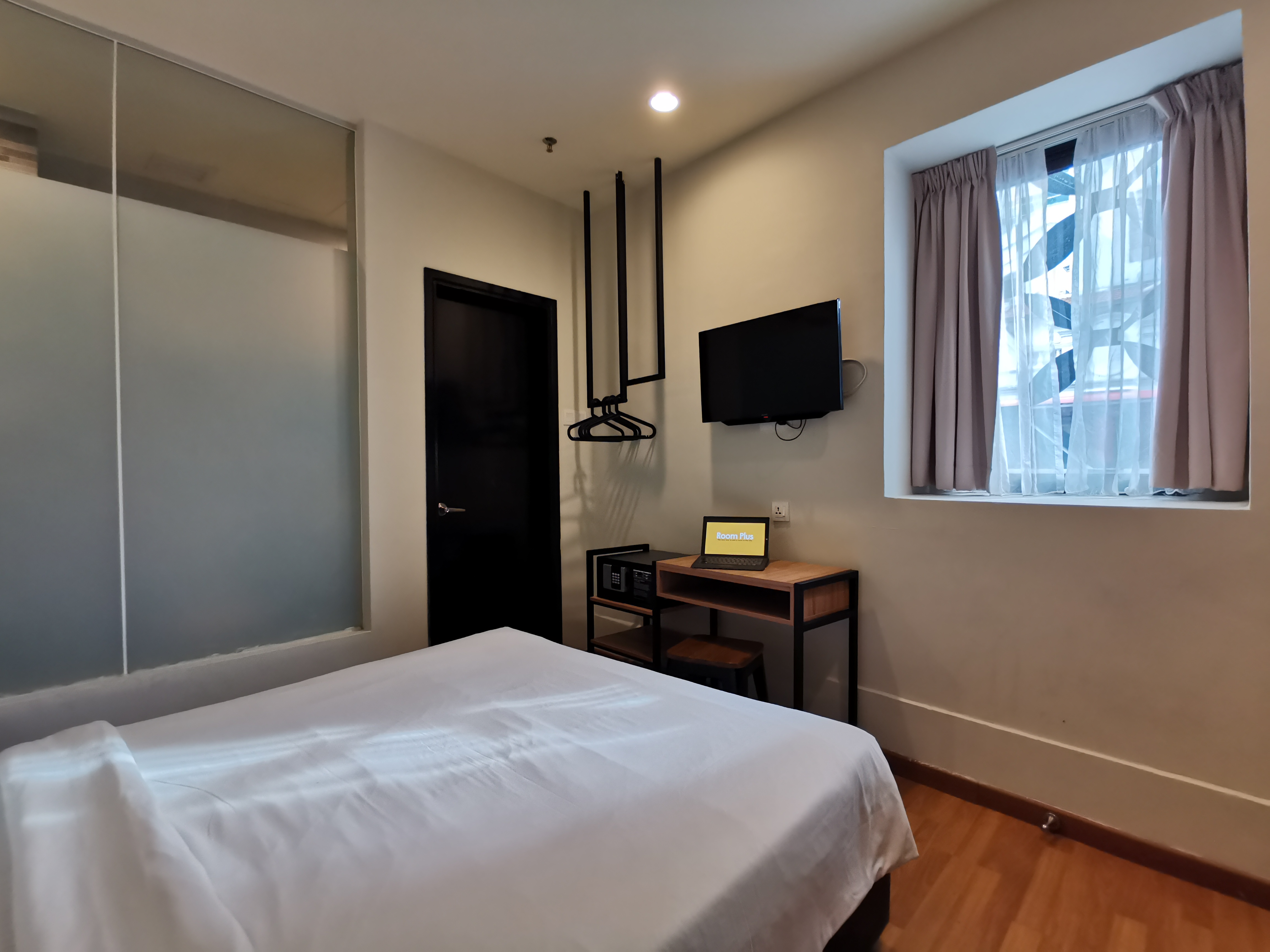 Room Plus BMMJ210