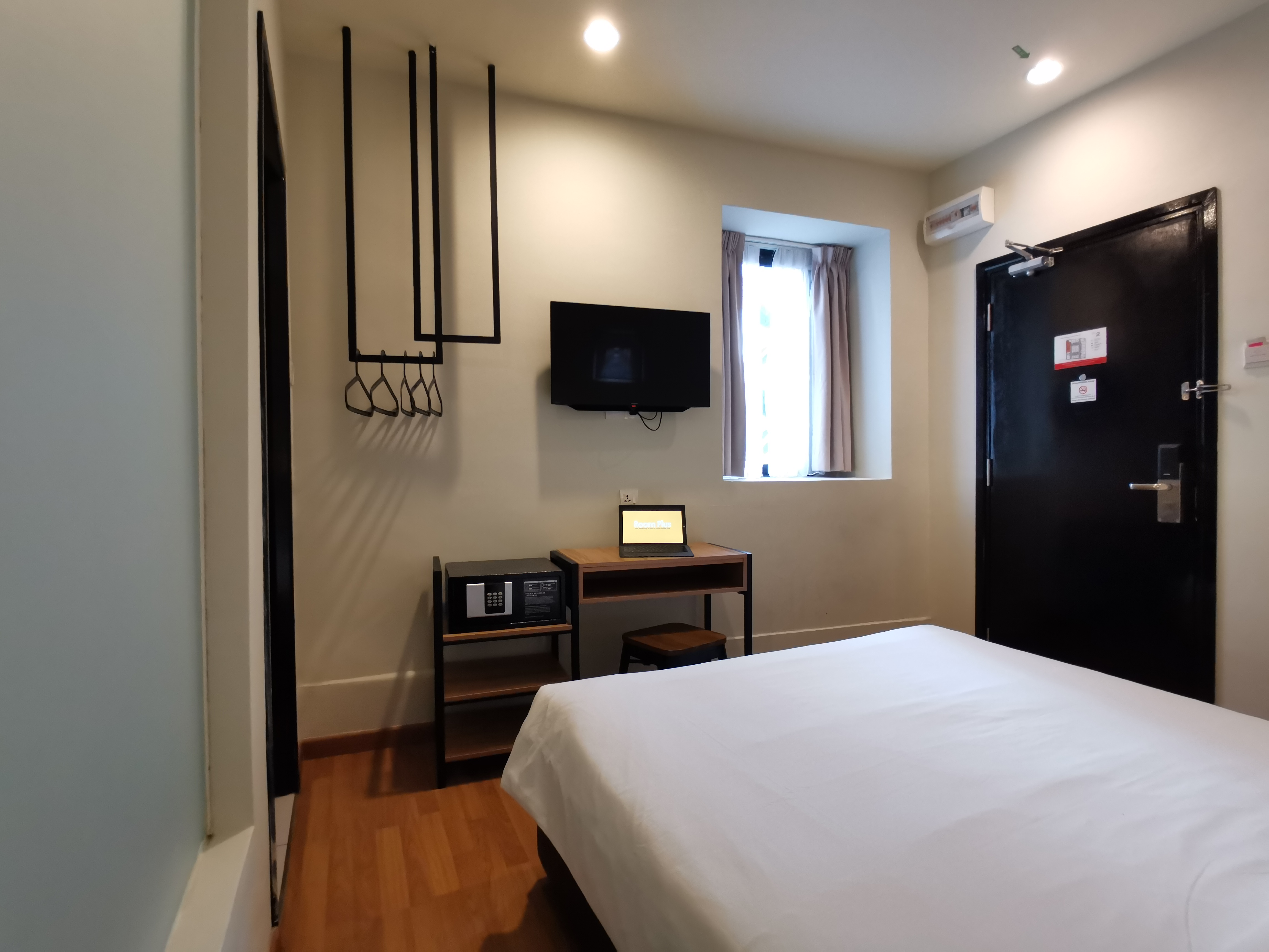 Room Plus BMMJ210