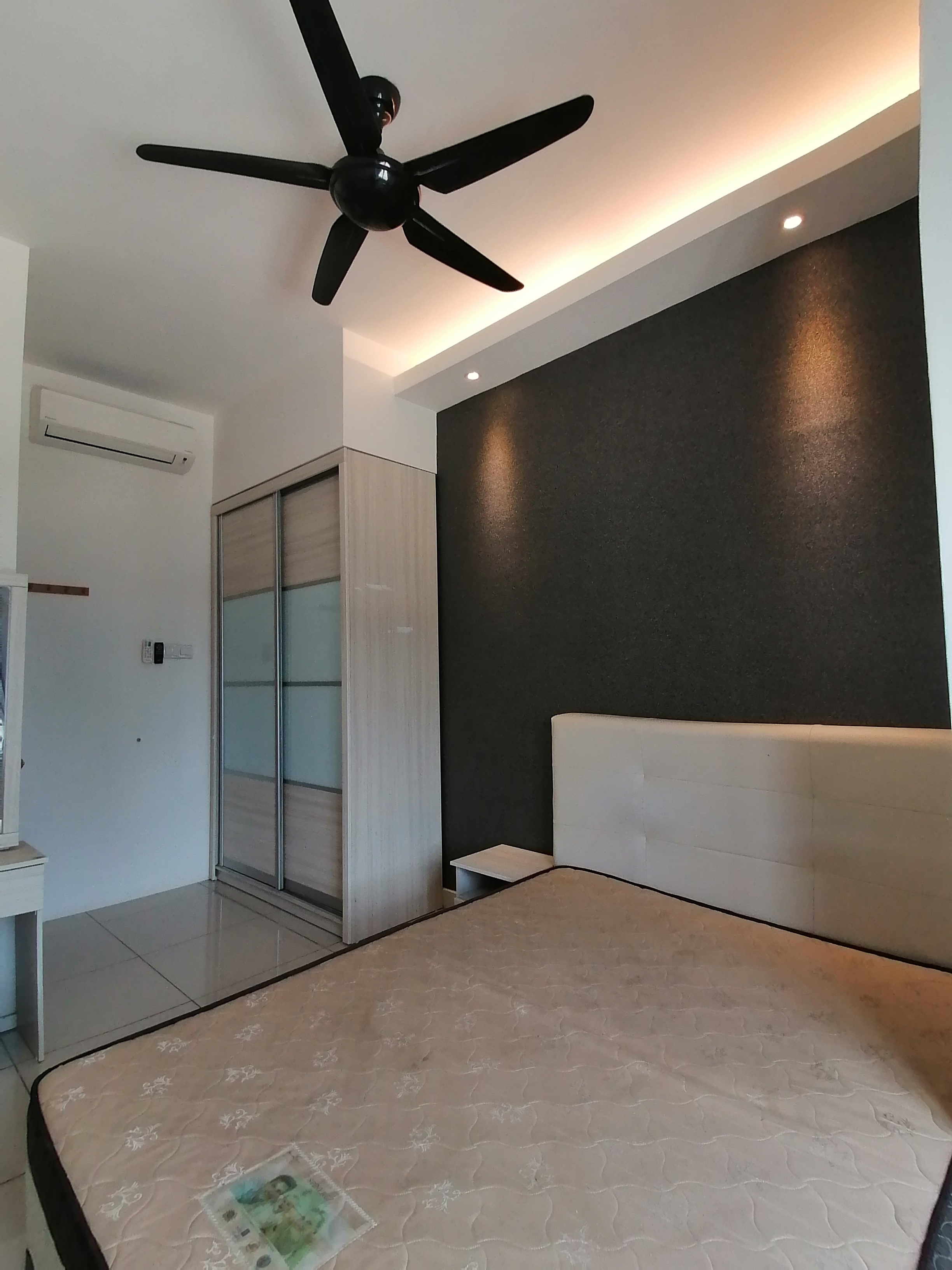 Room Plus DM1706R1  