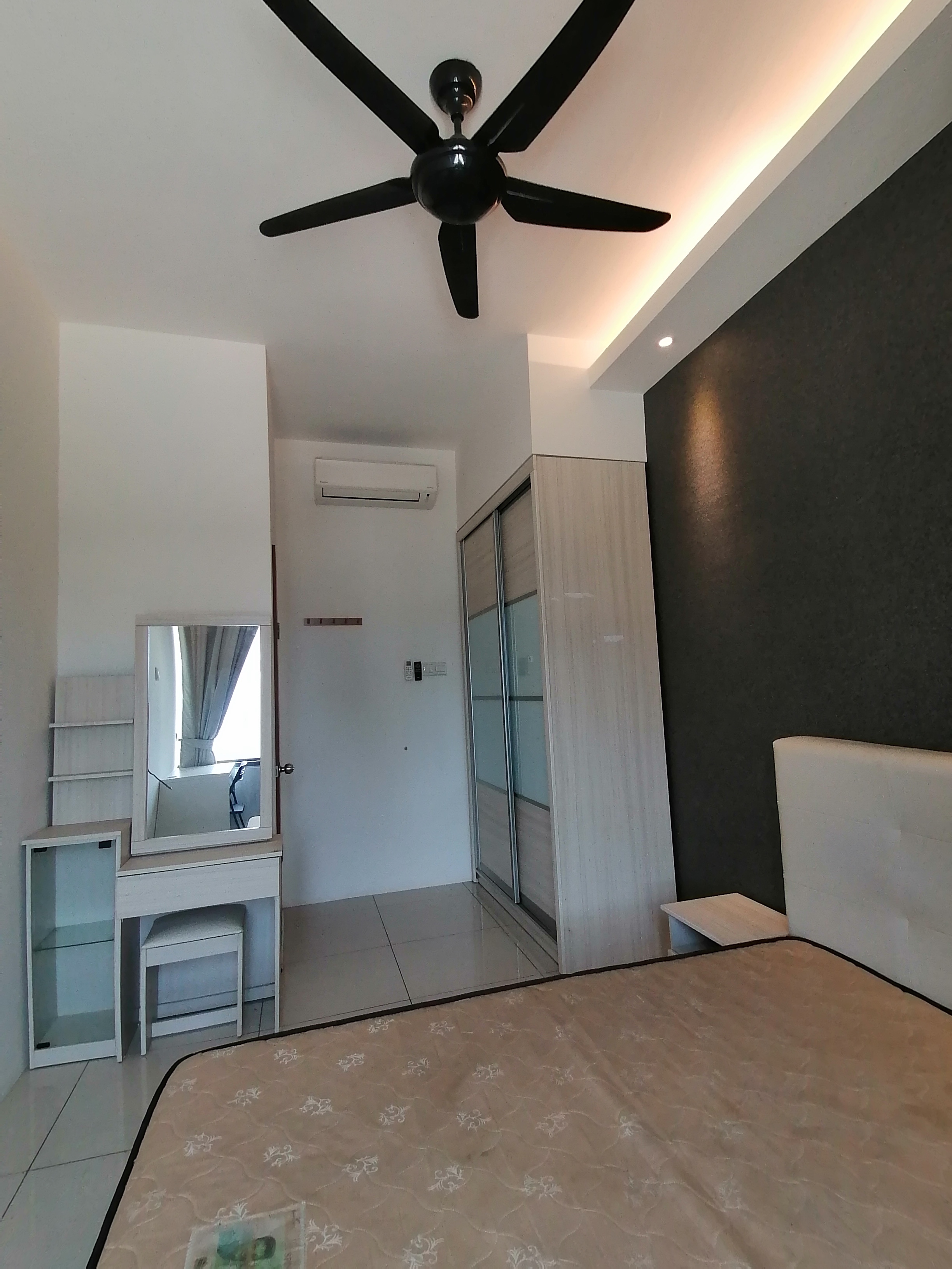 Room Plus DM1706R1  