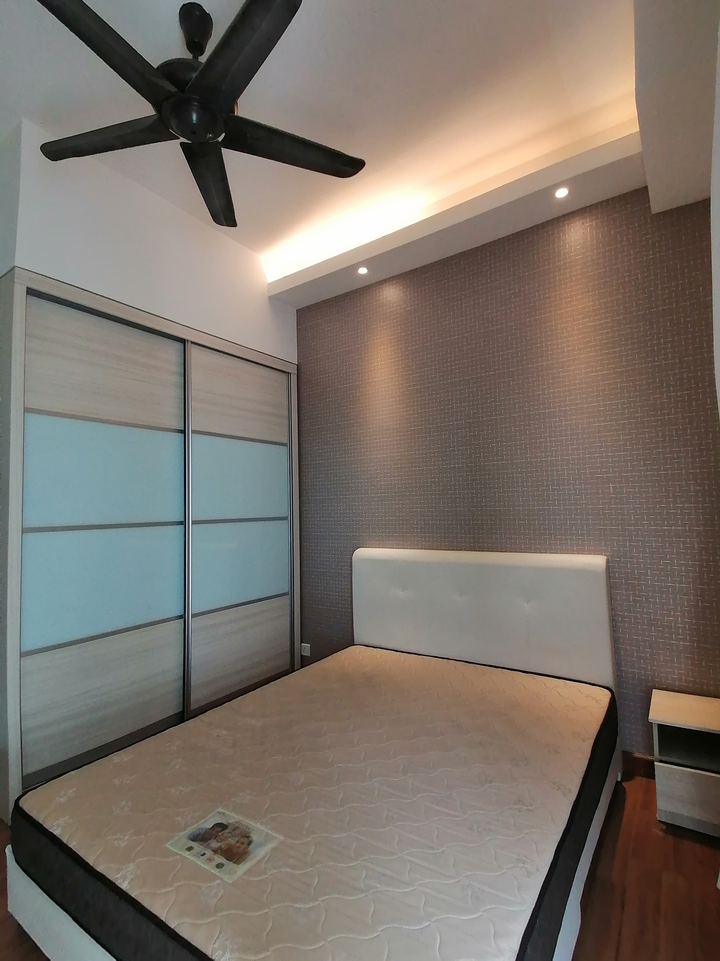 Room Plus DM1808R1 