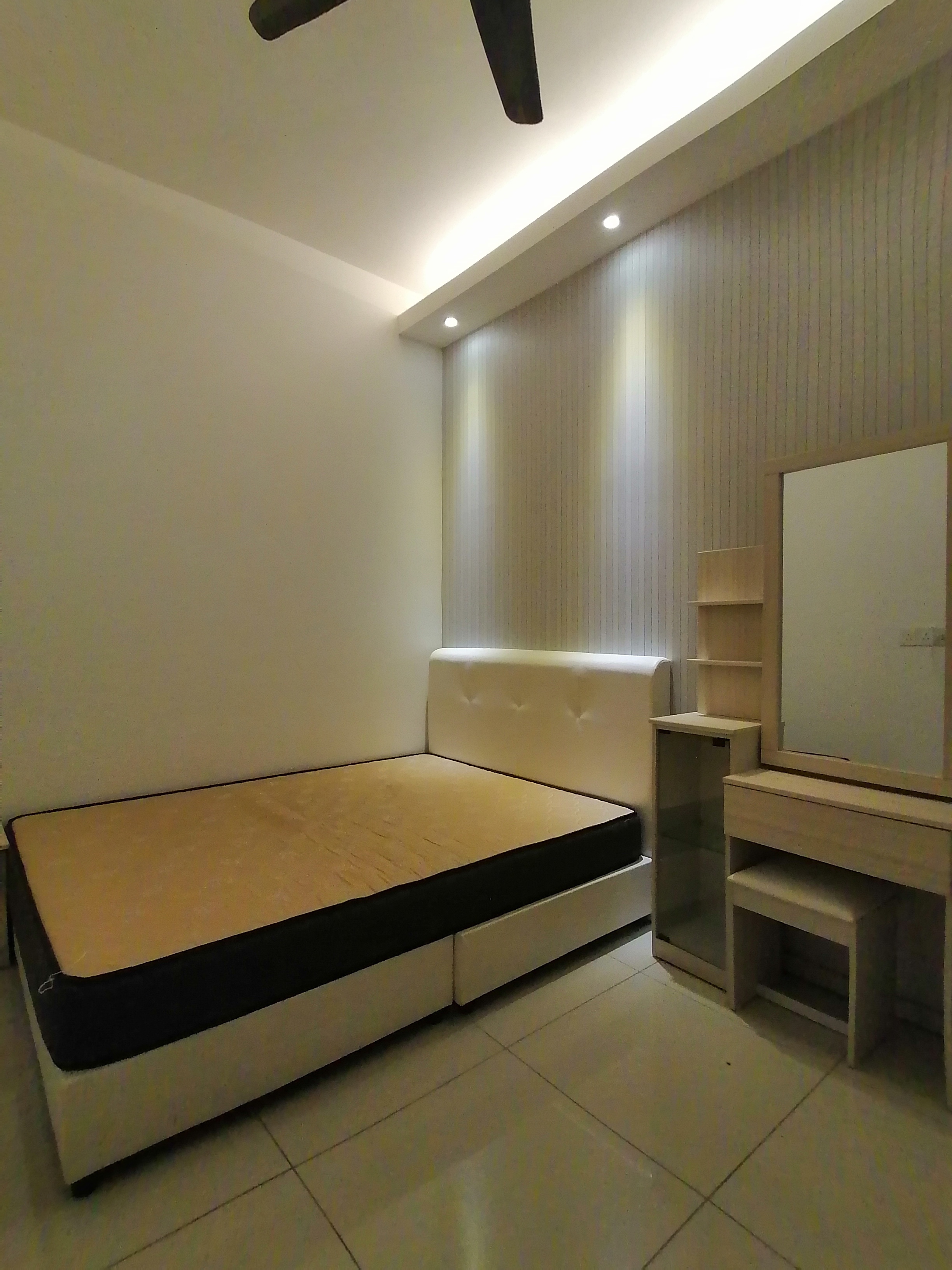 Room Plus DM1808R5  