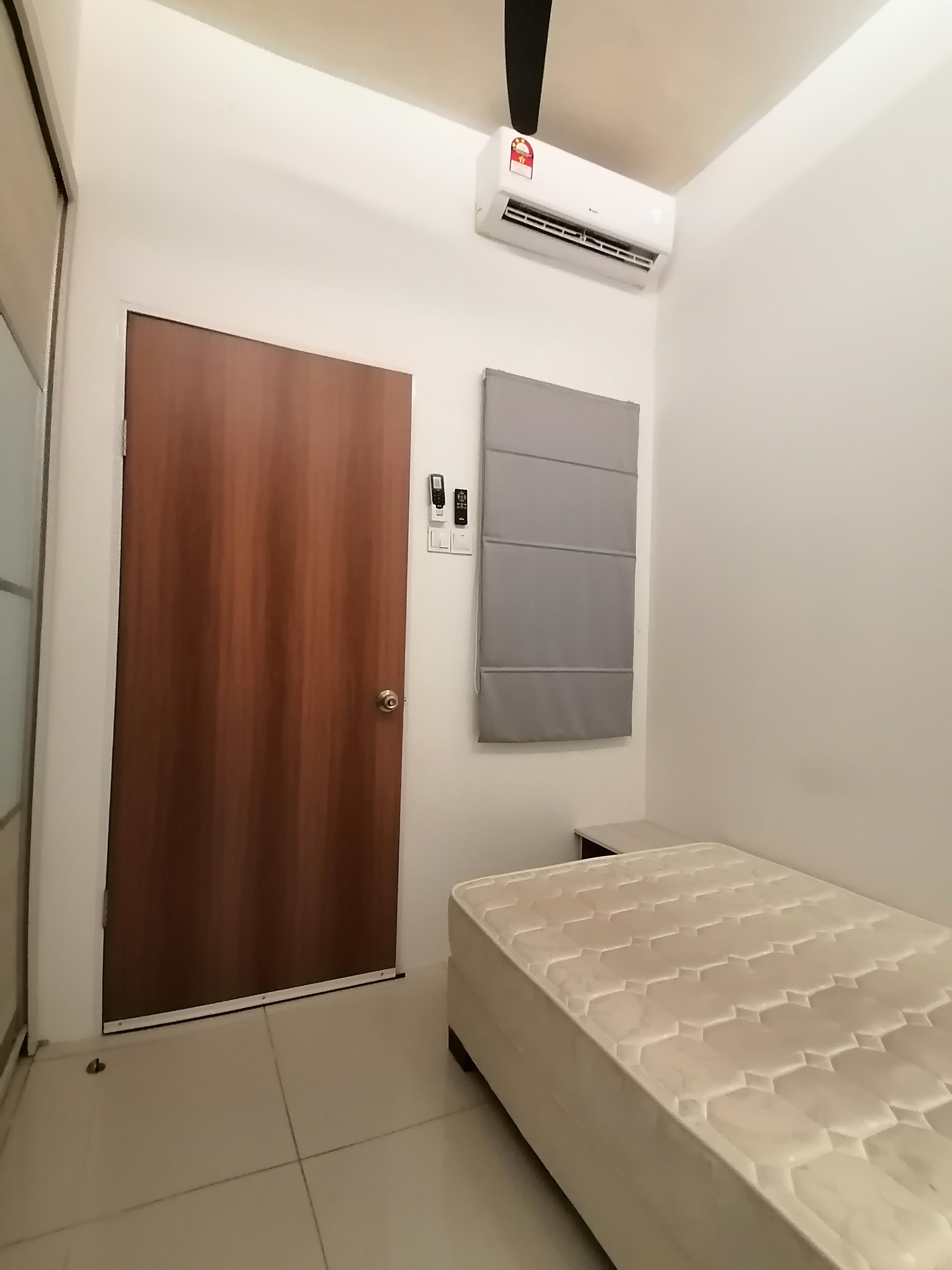 Room Plus DM1802R3  
