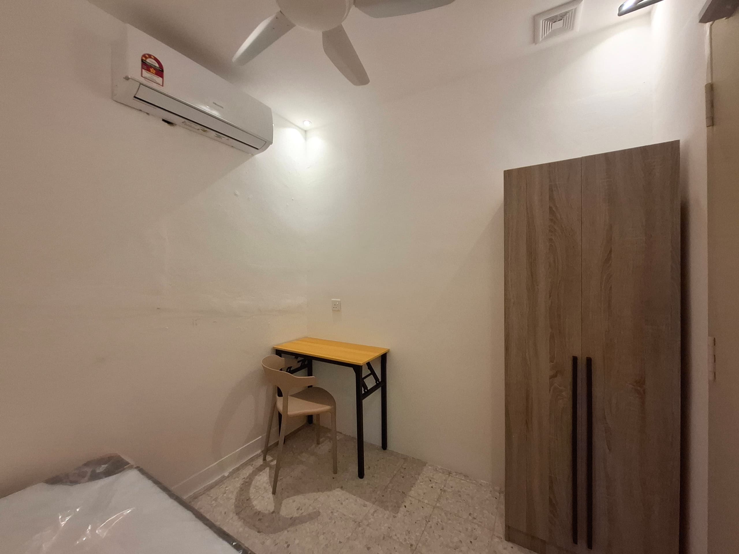Room Plus M01 13TP23-MF