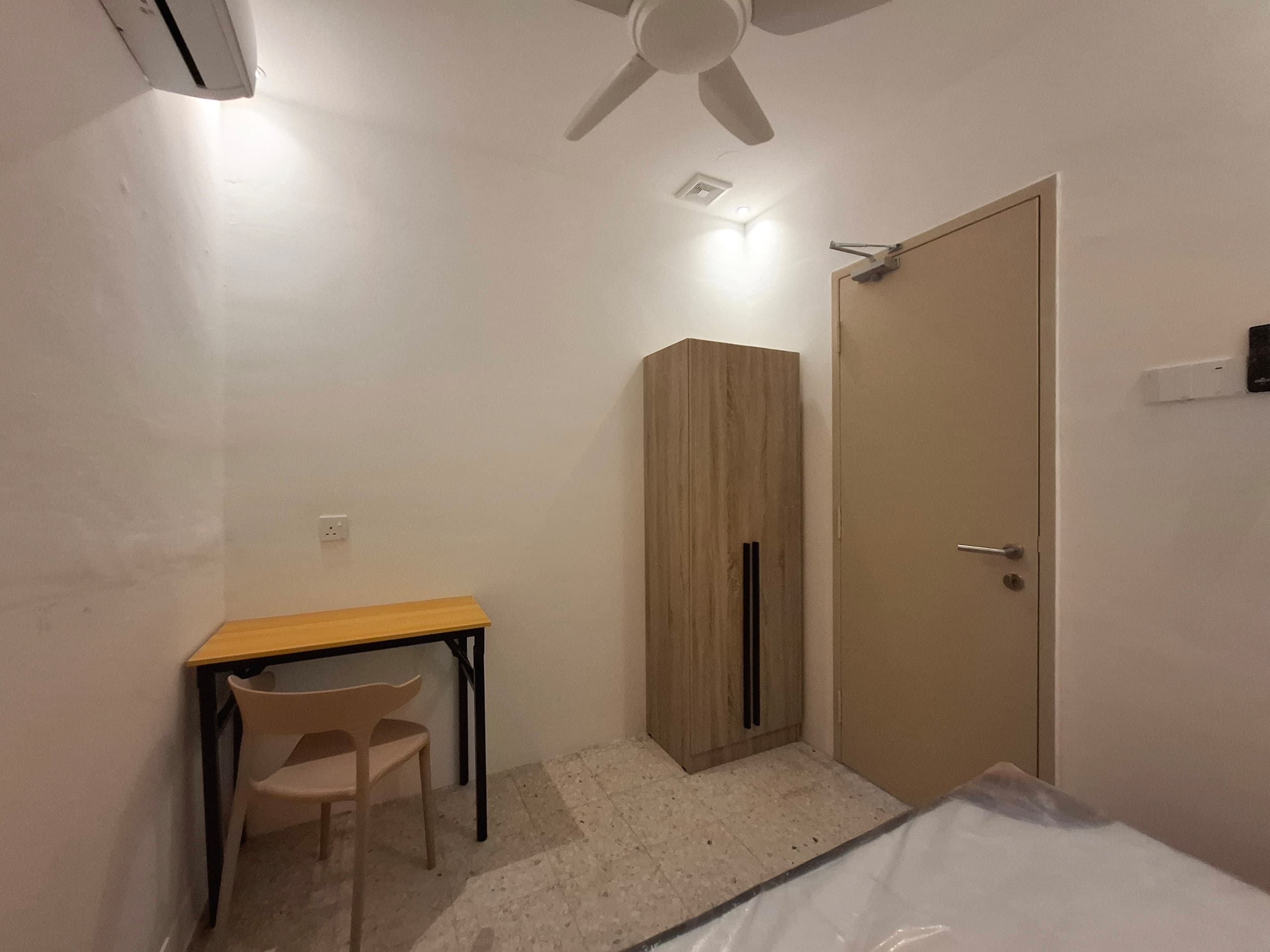 Room Plus M01 13TP23-MF