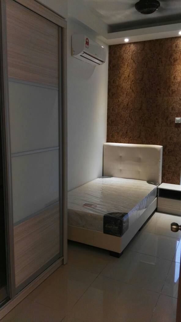 Room Plus DM1501R5 Private Room with Super Single Bed