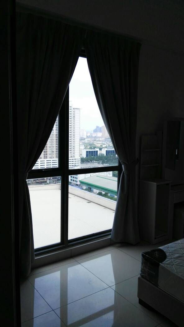 Room Plus DM1705R3 Private Room with Queen Bed