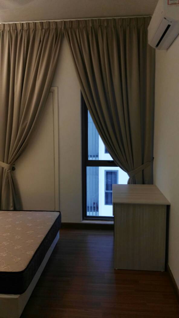 Room Plus DM1708R1 Private Room with Queen Bed