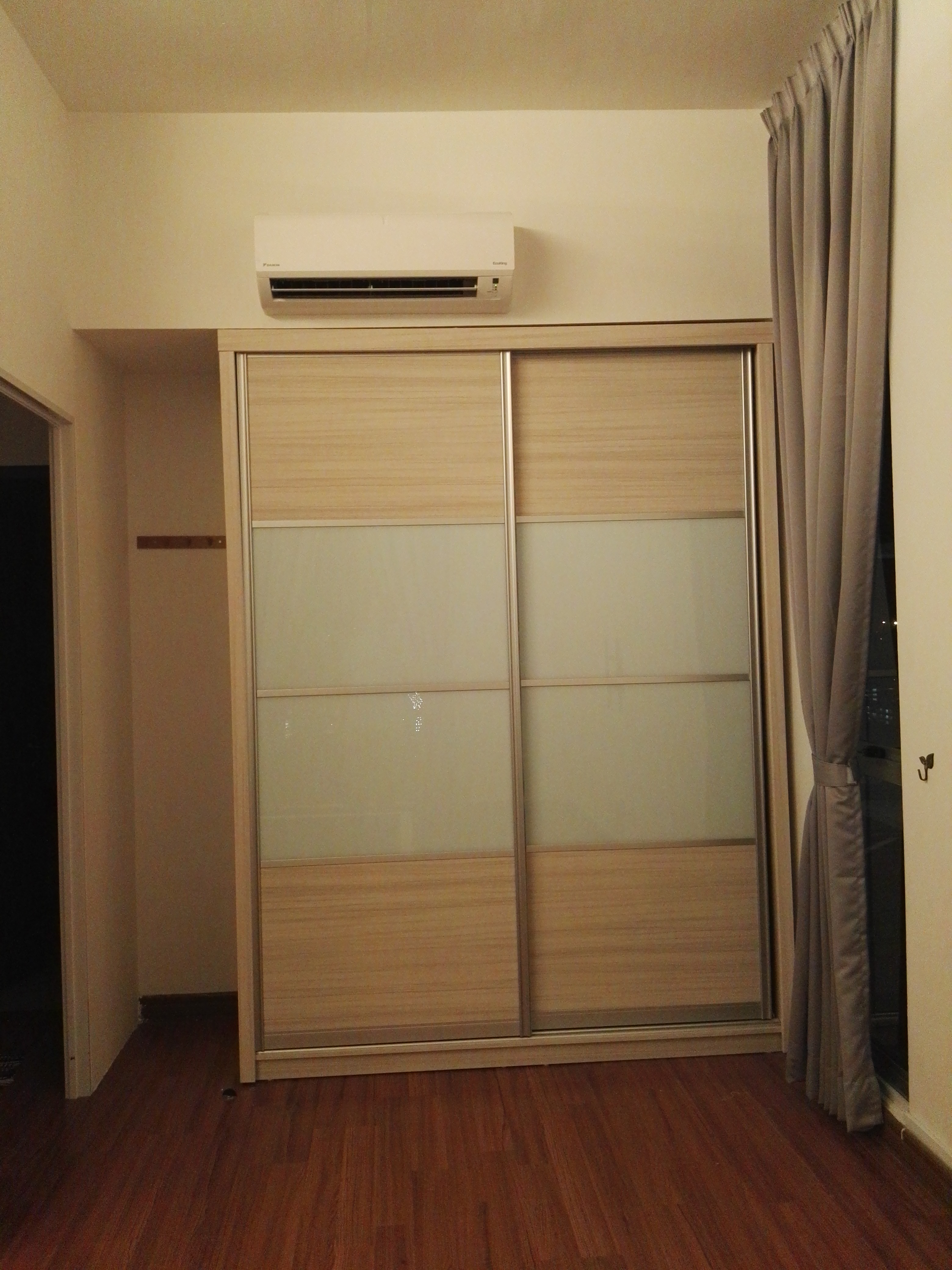Room Plus DM1708R2 Private Room with Queen Bed