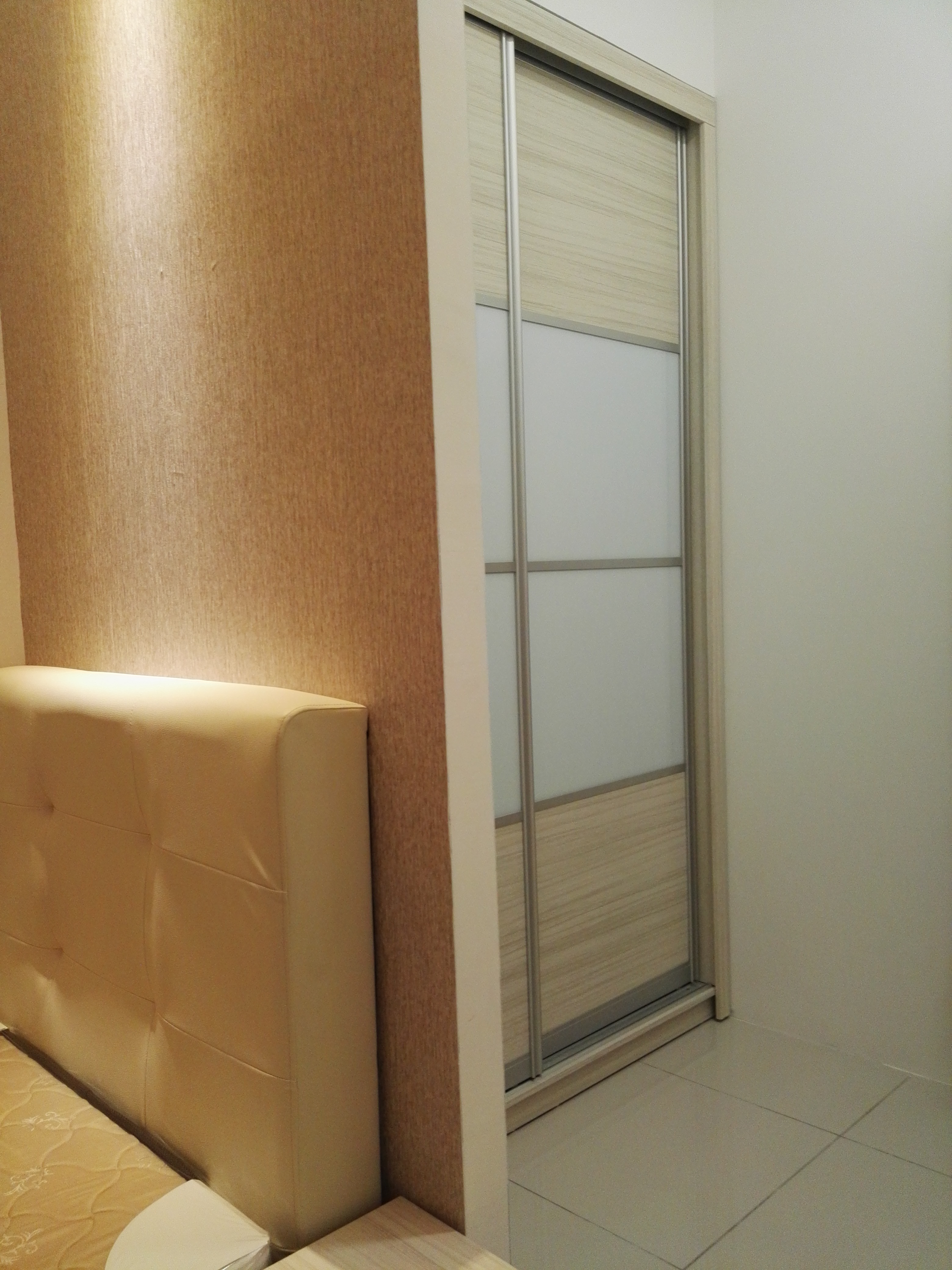 Room Plus DM1708R4 Private Room with Super Single Bed