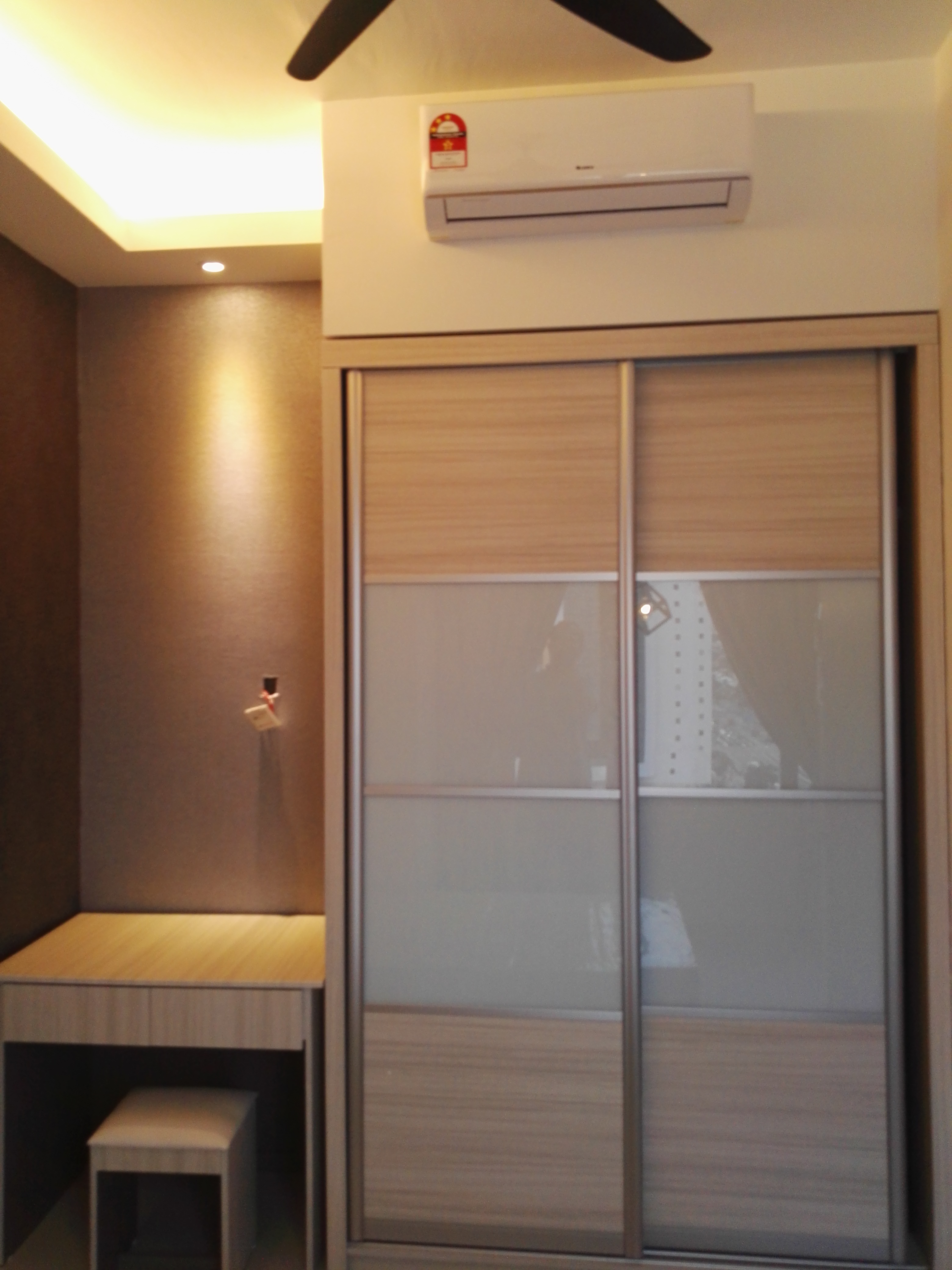 Room Plus DM1802R2 Private Room with Super Single Bed