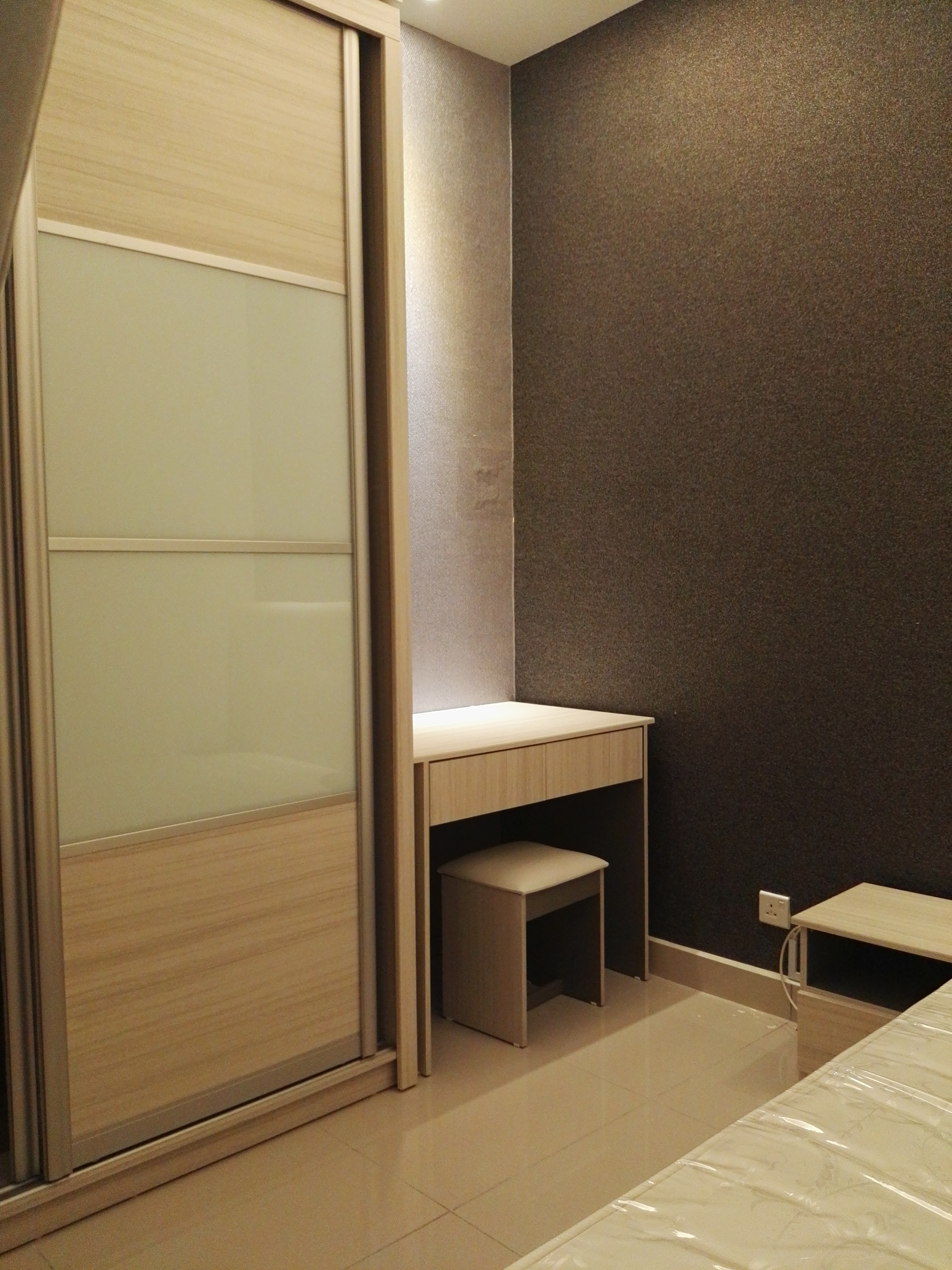 Room Plus DM1803R1 Private Room with Super Single Bed