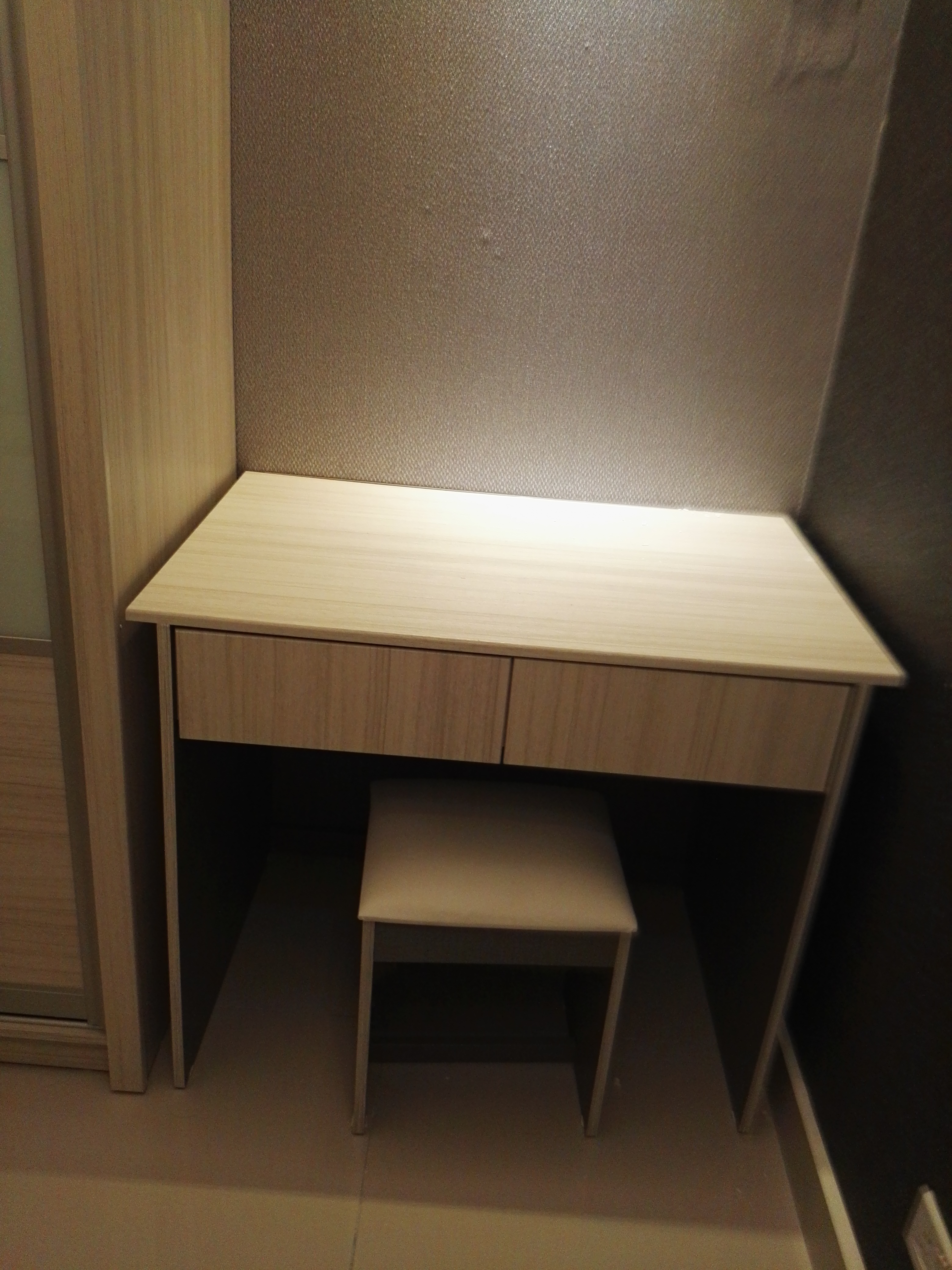 Room Plus DM1803R1 Private Room with Super Single Bed