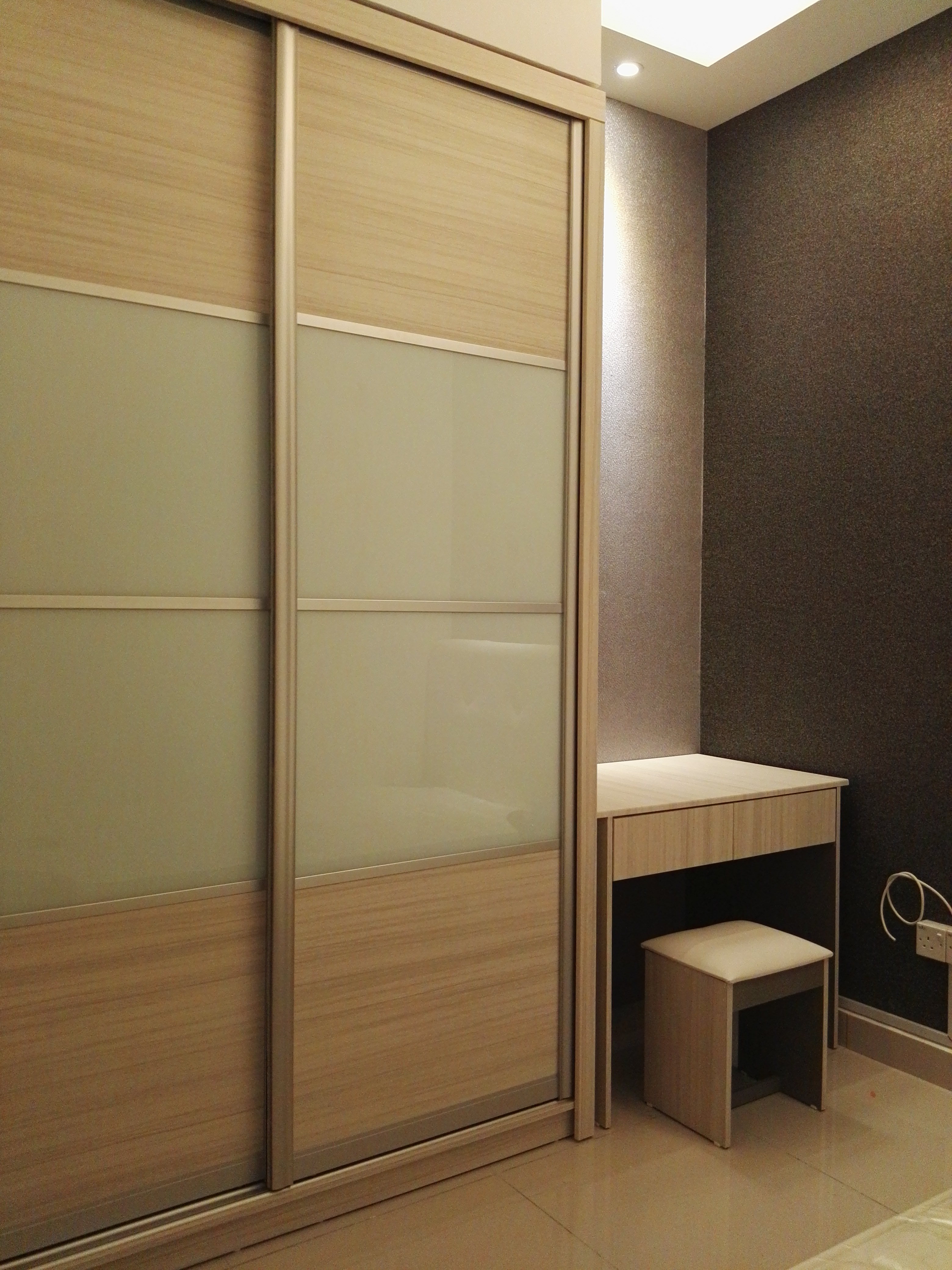 Room Plus DM1803R2 Private Room with Super Single Bed