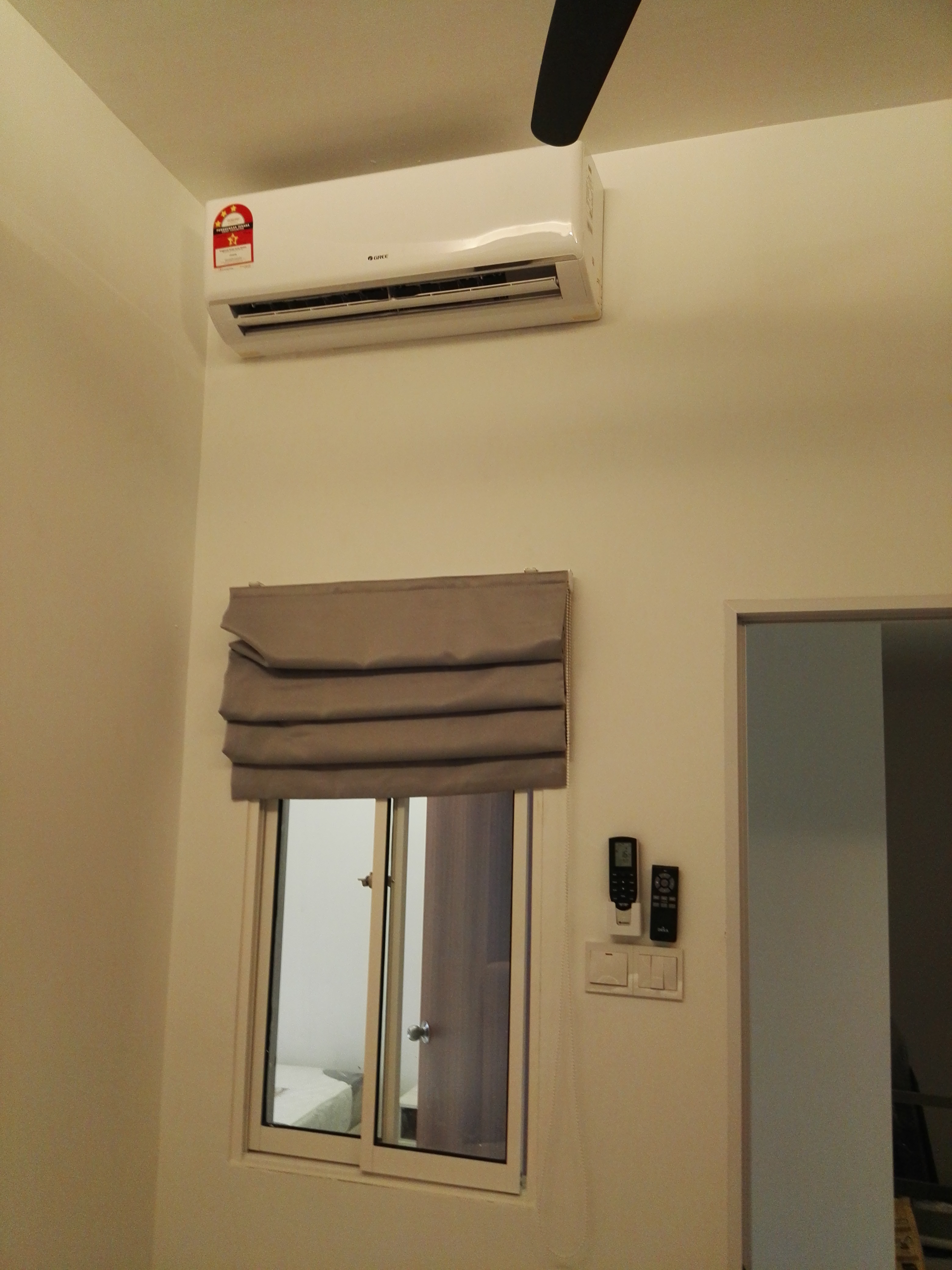 Room Plus DM1803R2 Private Room with Super Single Bed