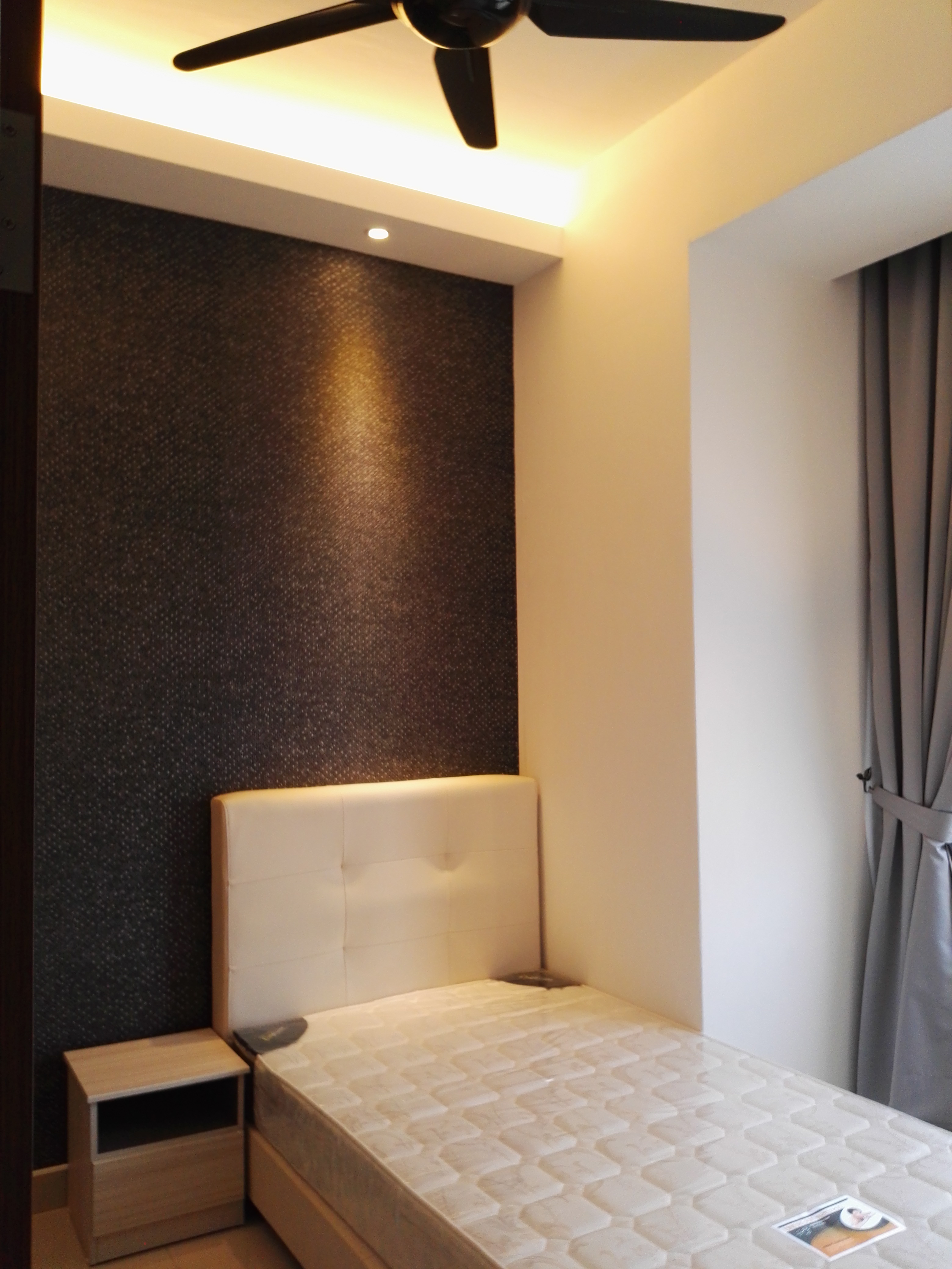Room Plus DM1803R3 Private Room with Super Single Bed