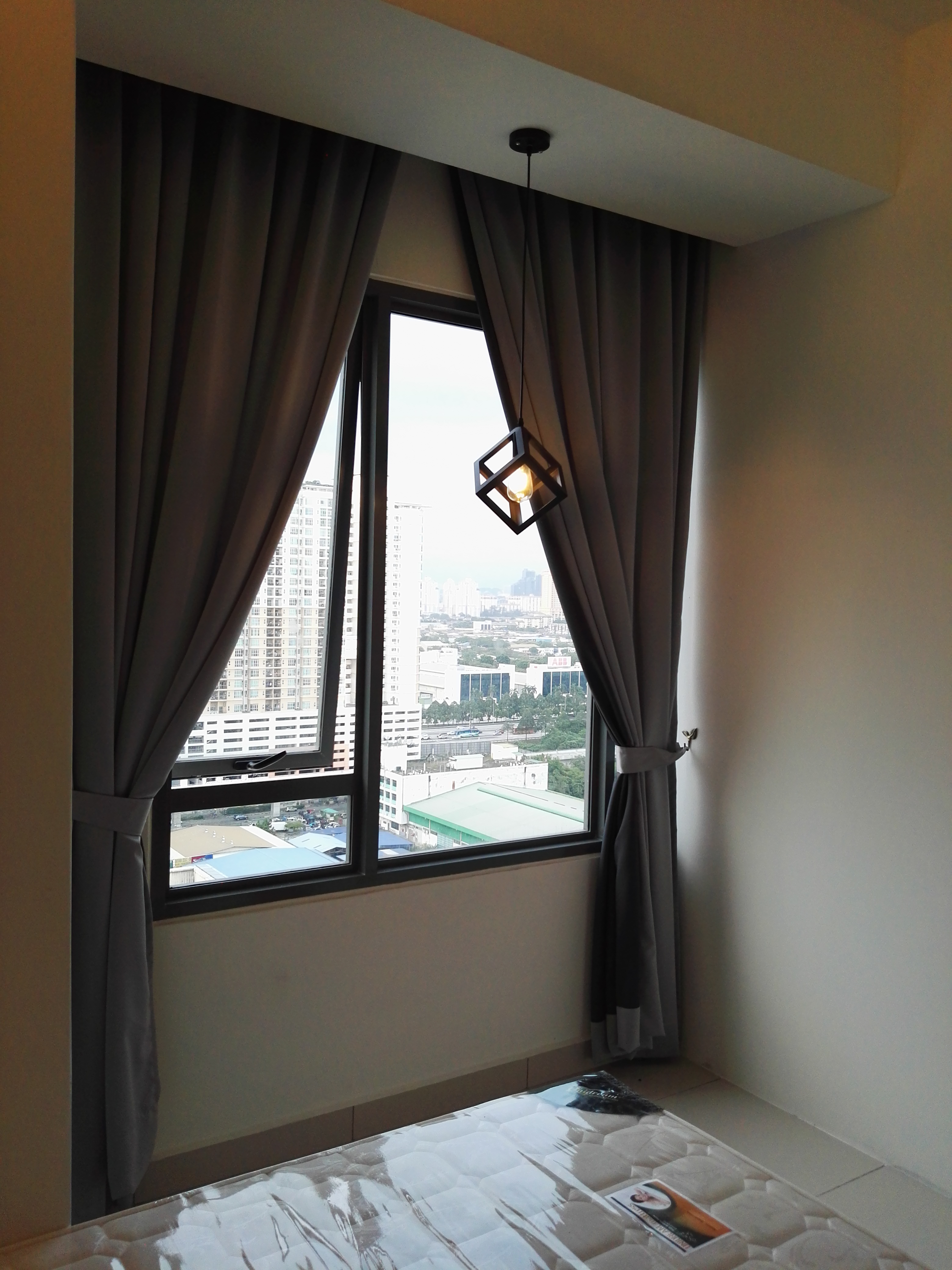 Room Plus DM1803R3 Private Room with Super Single Bed