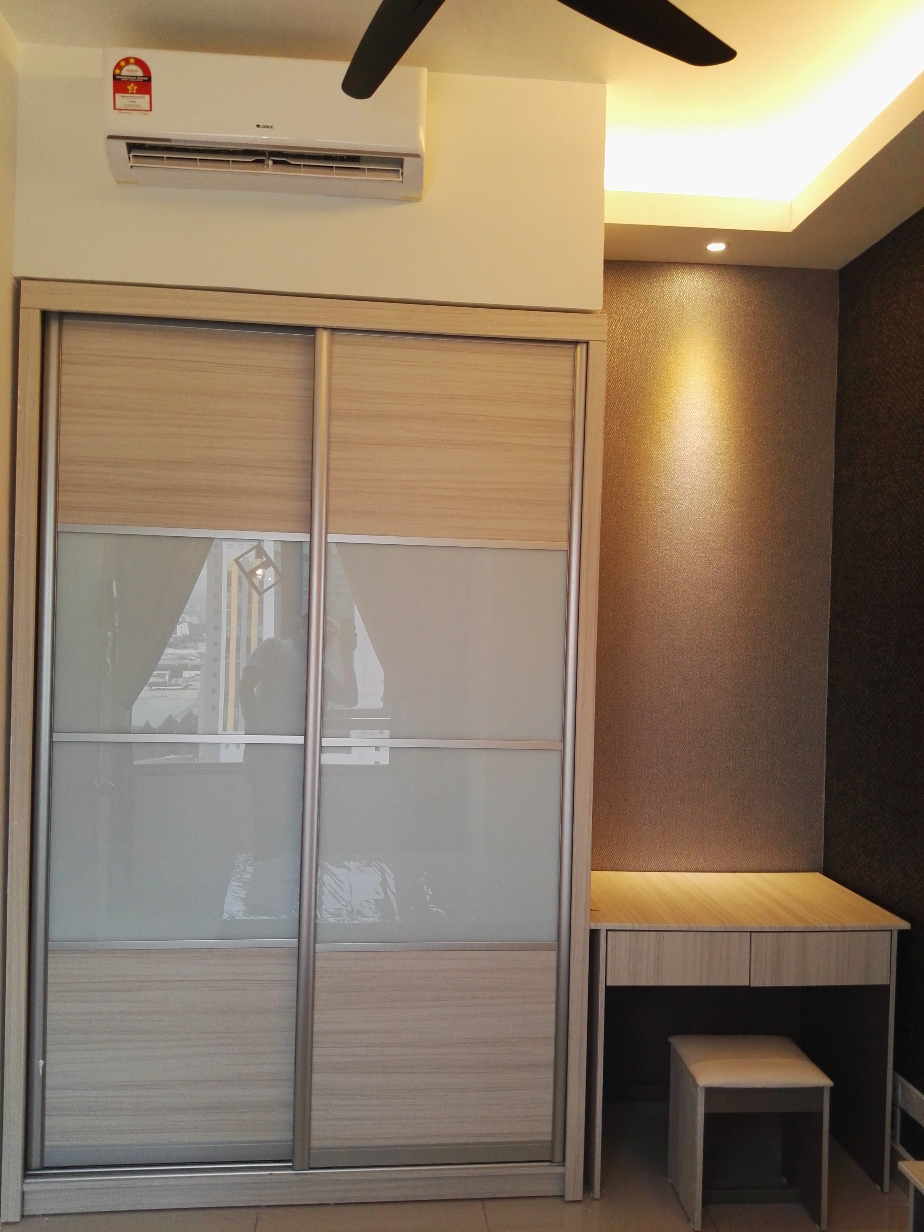 Room Plus DM1803R3 Private Room with Super Single Bed