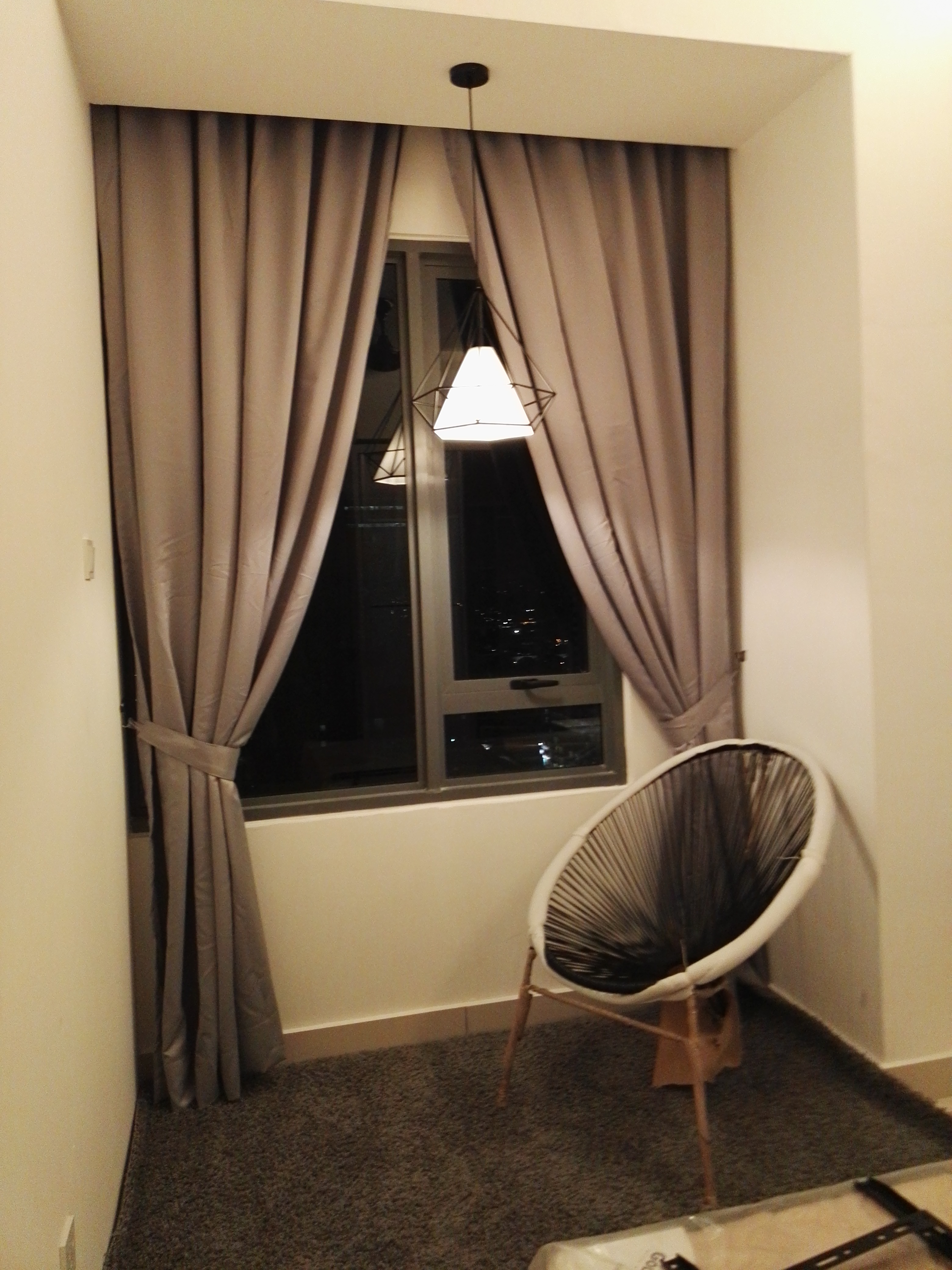 Room Plus DM1806R1 Private Room with Queen Bed
