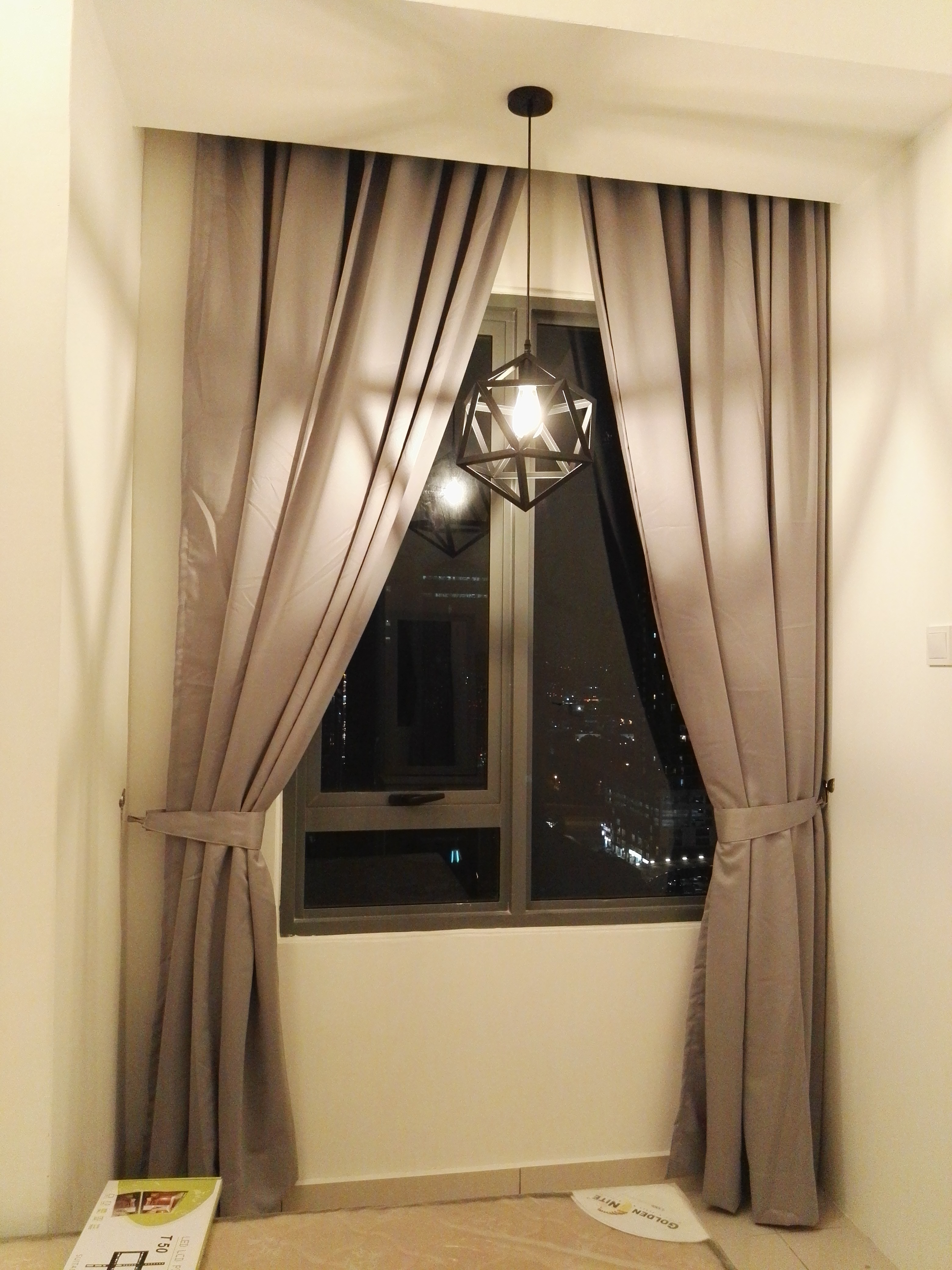 Room Plus DM1806R2 Private Room with Queen Bed