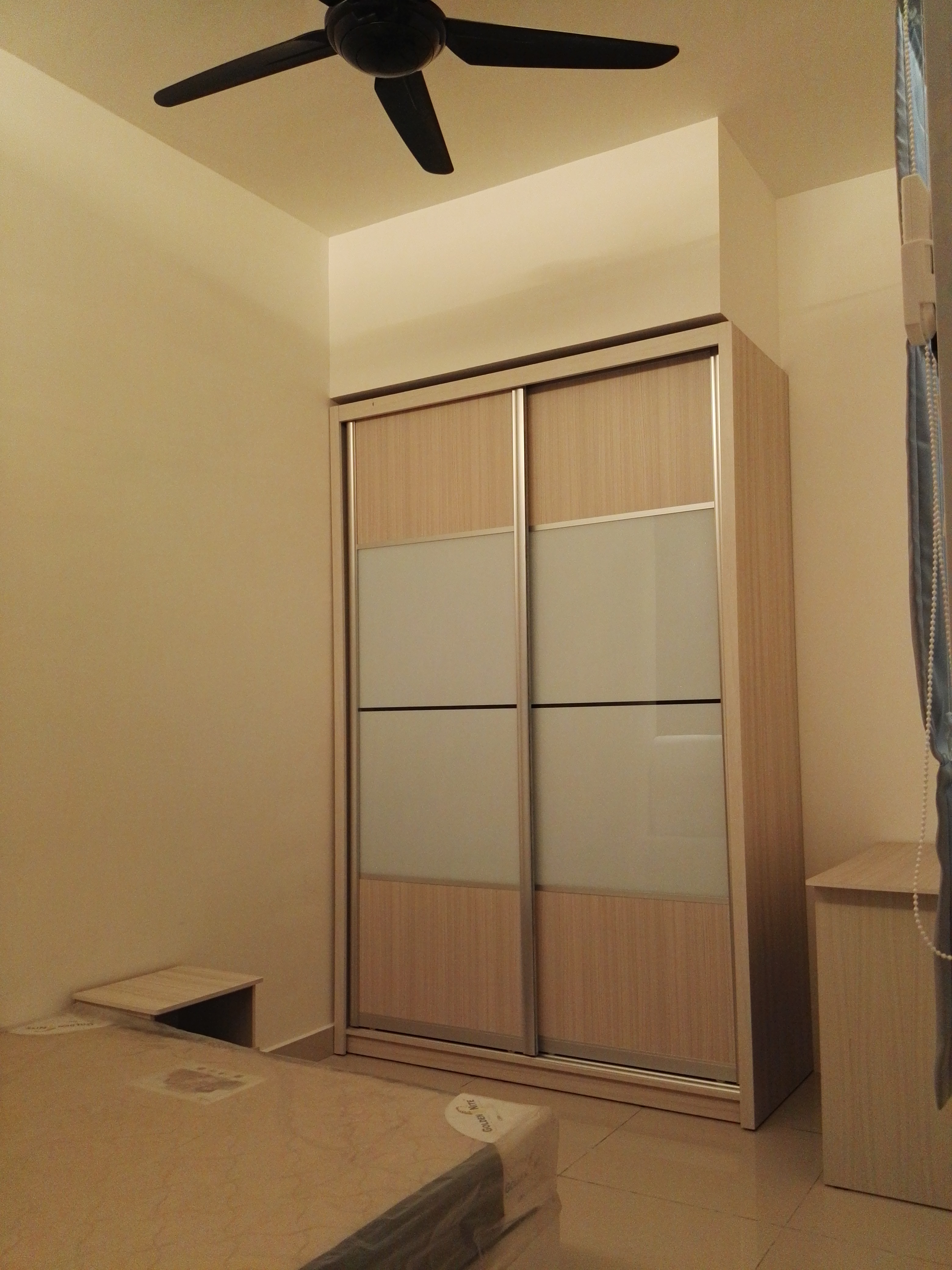 Room Plus DM1806R3 Private Room with Queen Bed