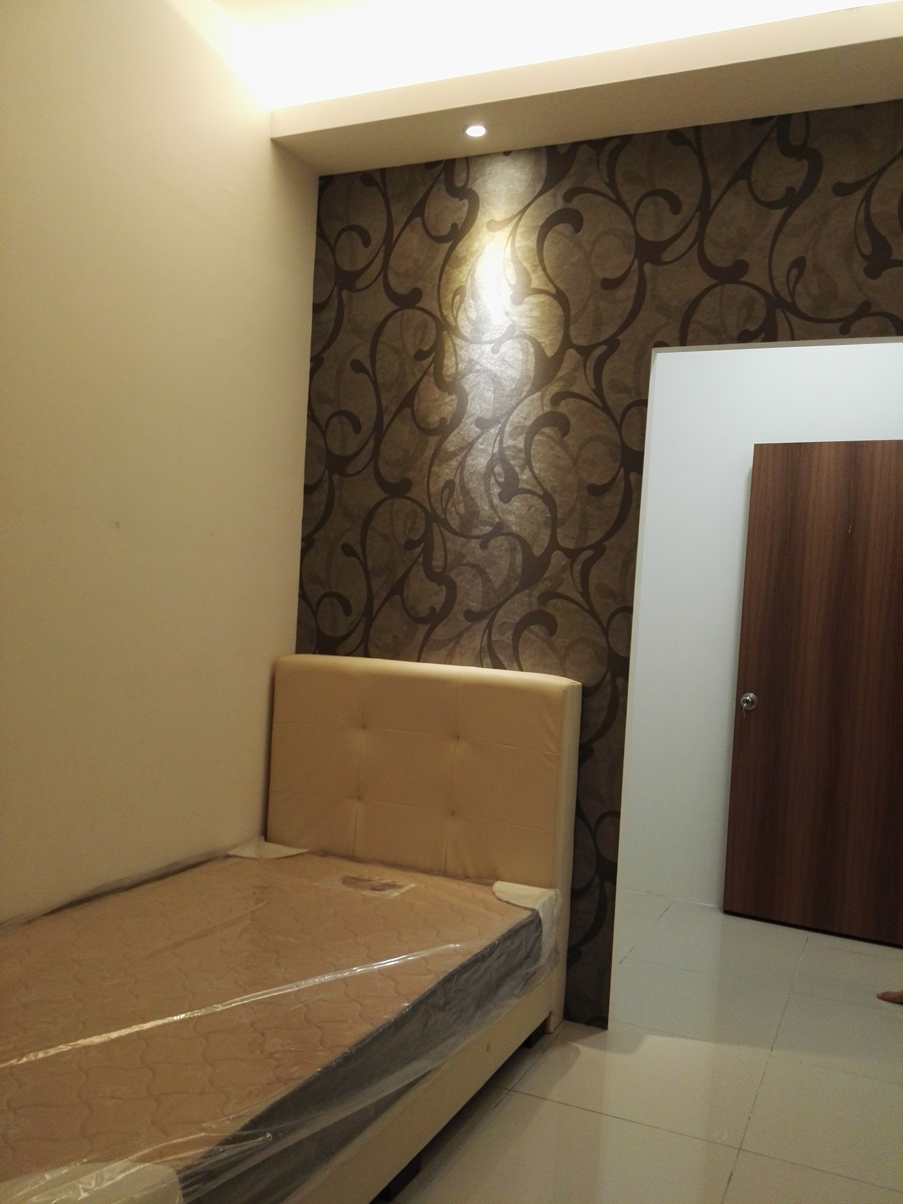 Room Plus DM1808R4 Private Room with Super Single Bed