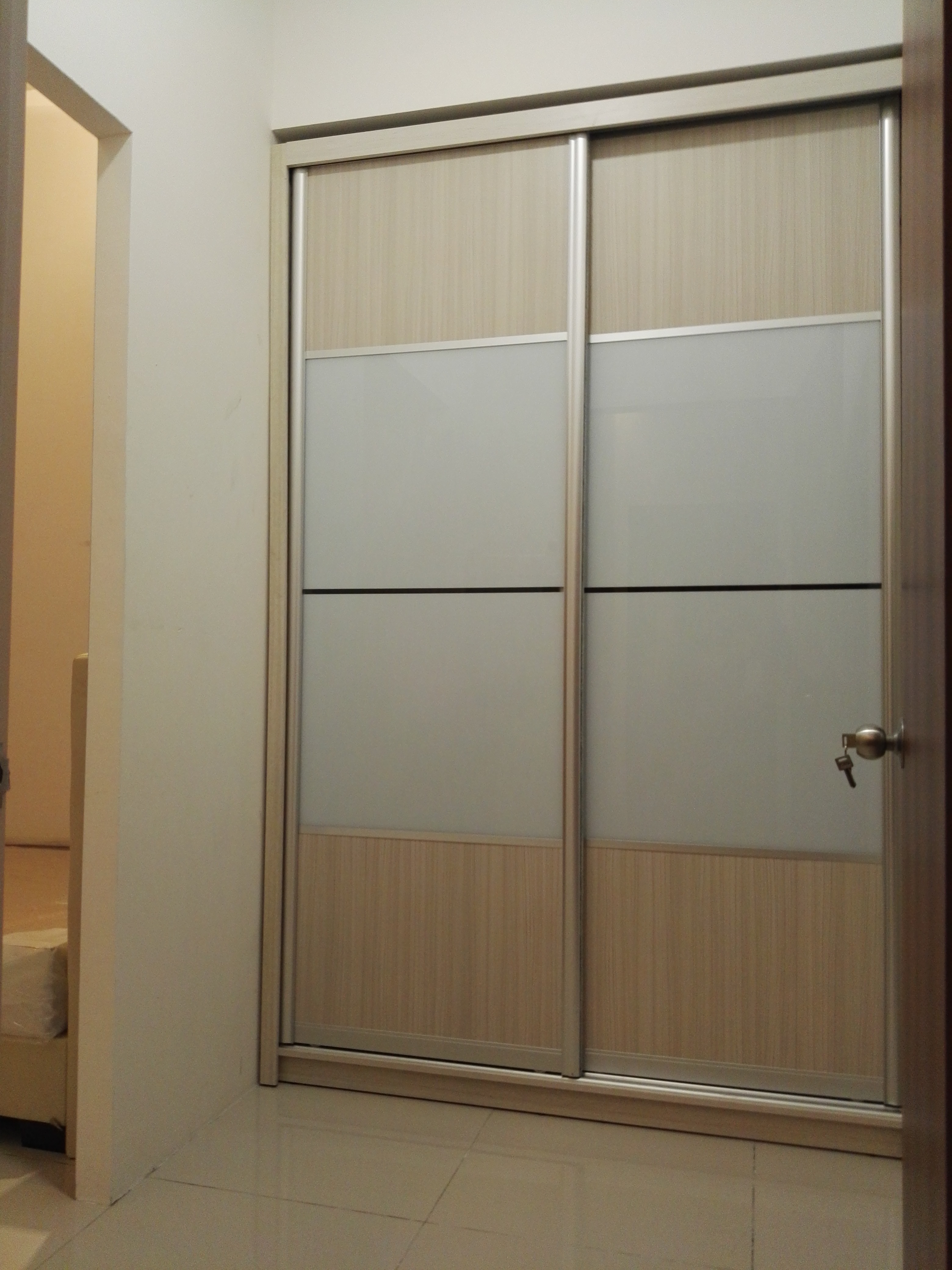 Room Plus DM1808R4 Private Room with Super Single Bed