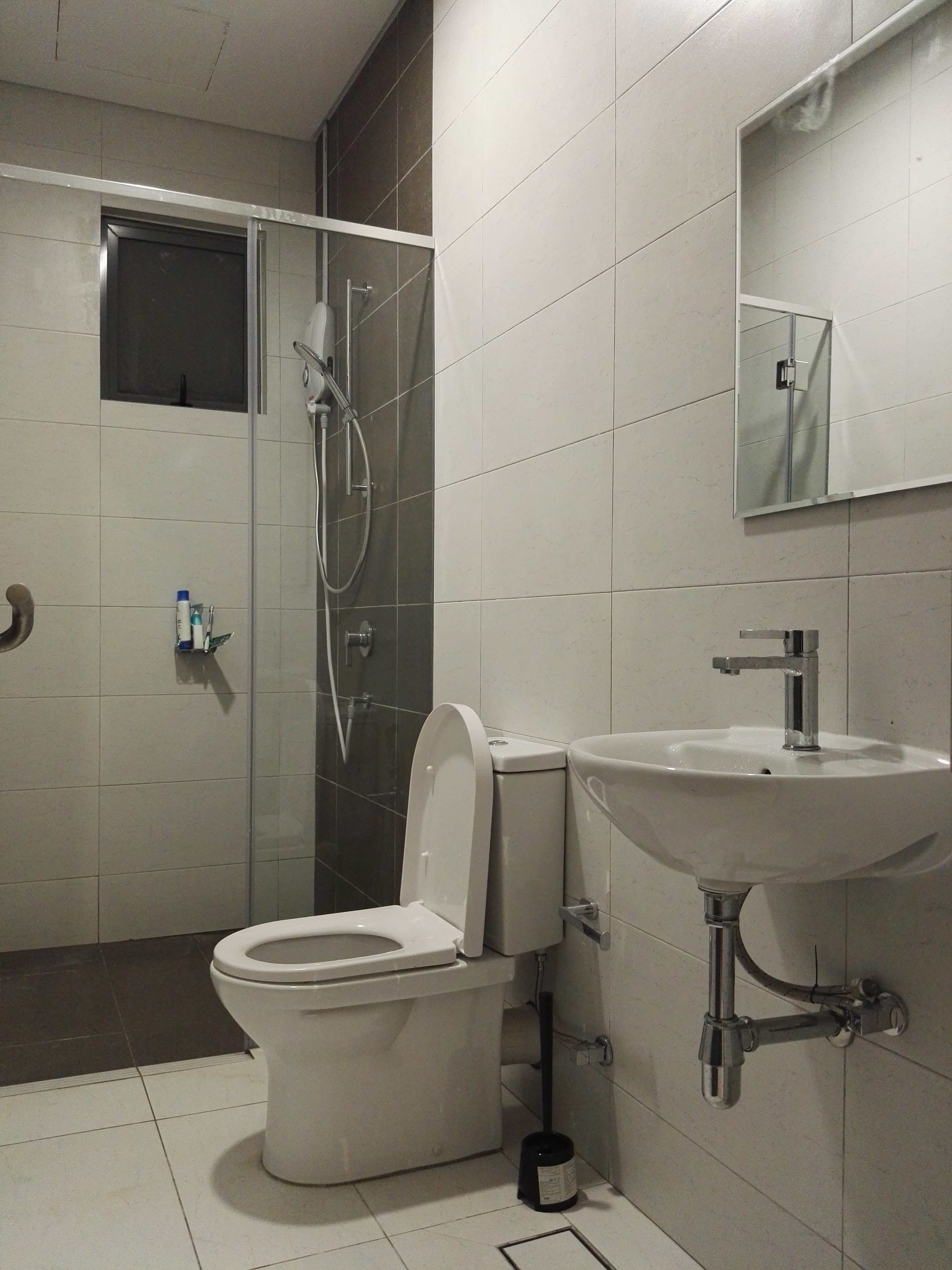 Room Plus DM1808R4 Private Room with Super Single Bed