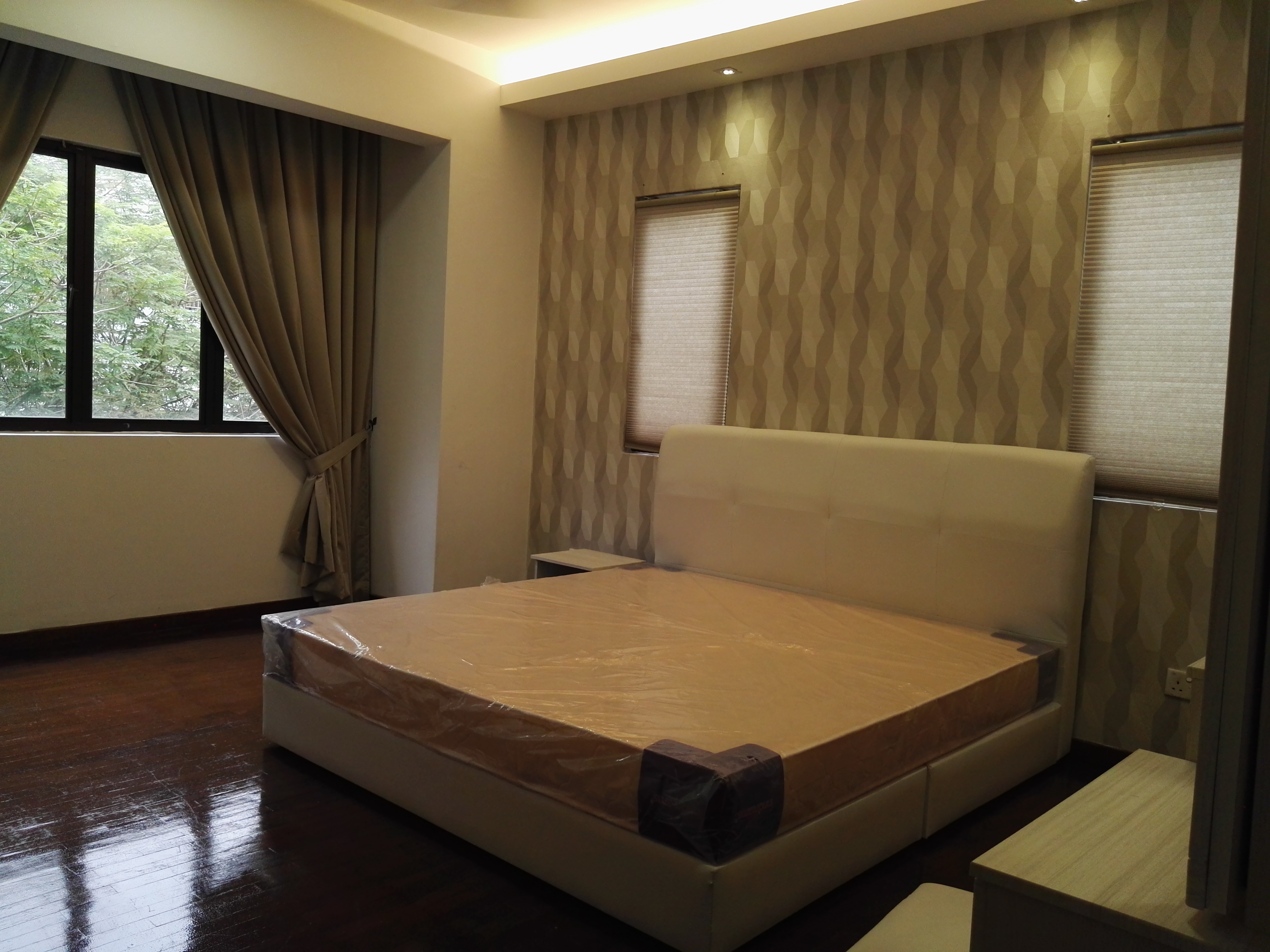 Room Plus CHSE113R1 Private Room with King Bed
