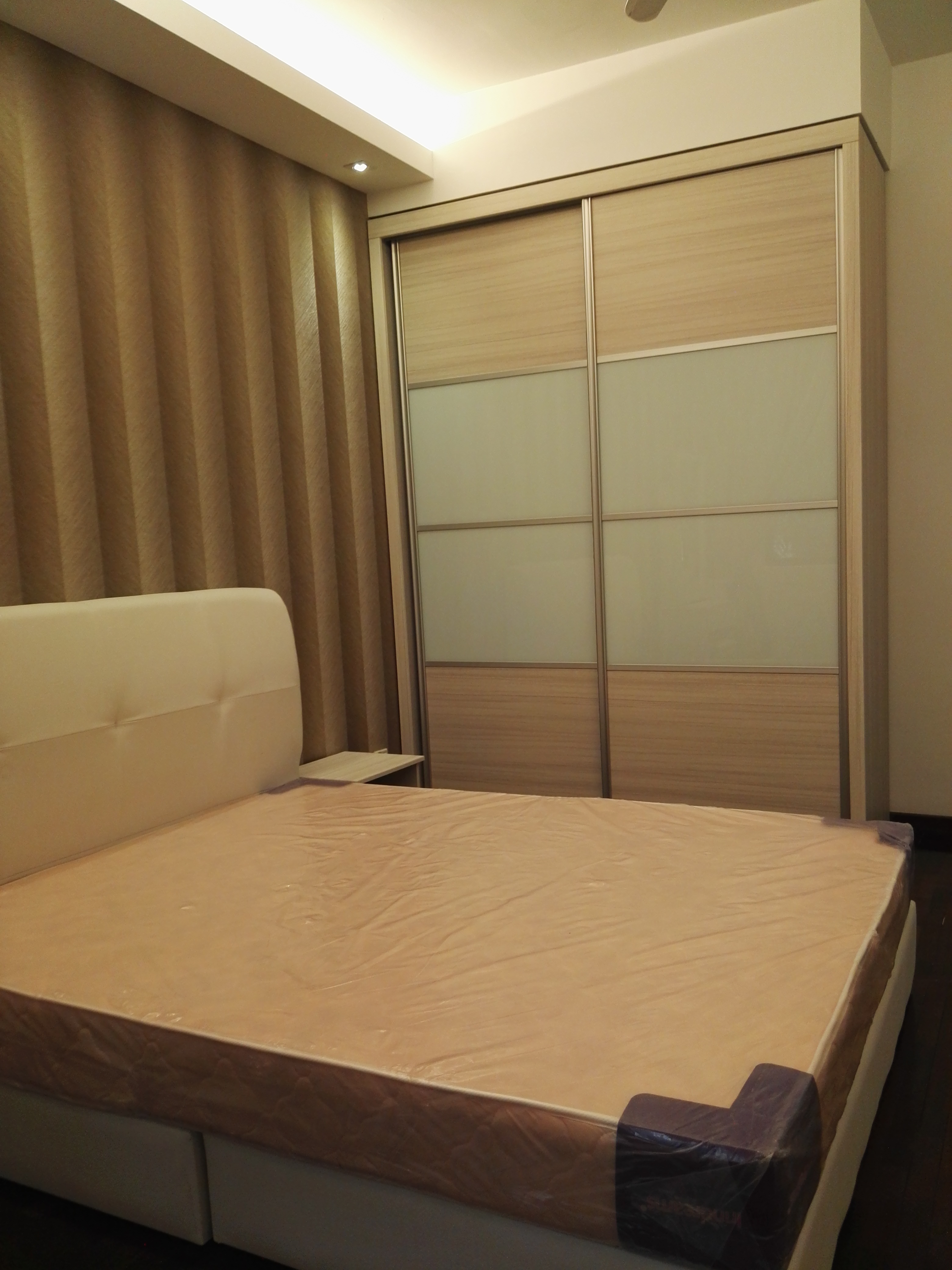 Room Plus CHSE117R2 Private Room with King Bed