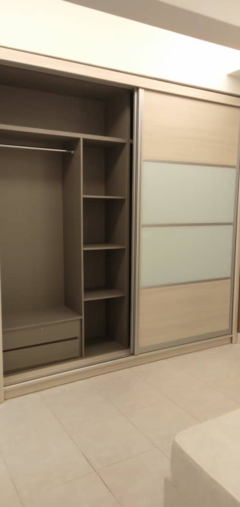 Room Plus CHSE133R5 Private Room with Queen Bed