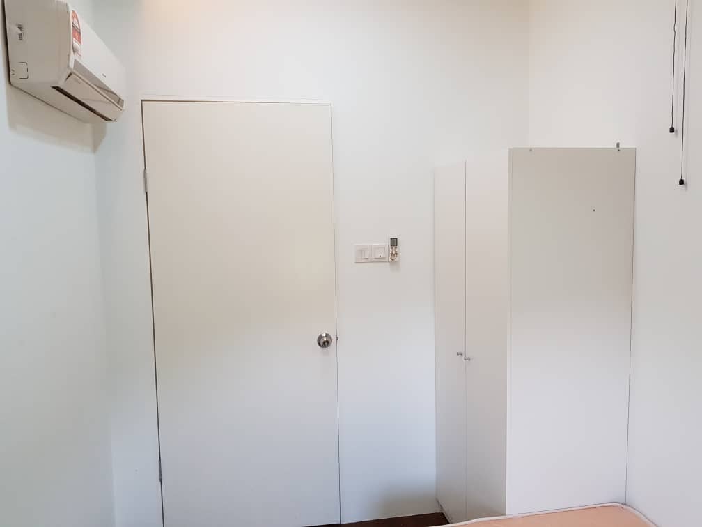 Room Plus CHSE134R1B Private Room with Single Bed