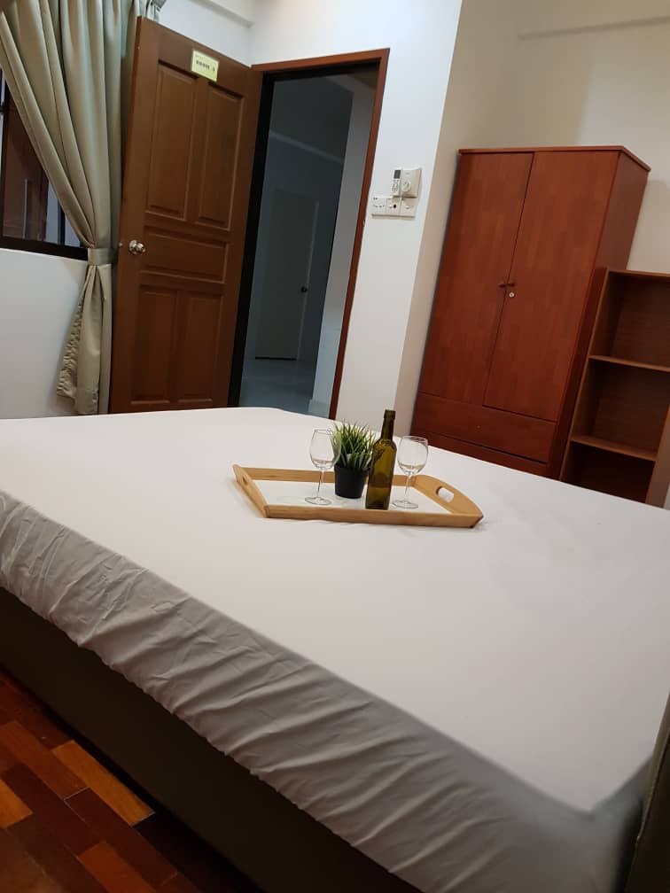 Room Plus CHSE134R3 Private Room with Queen Bed