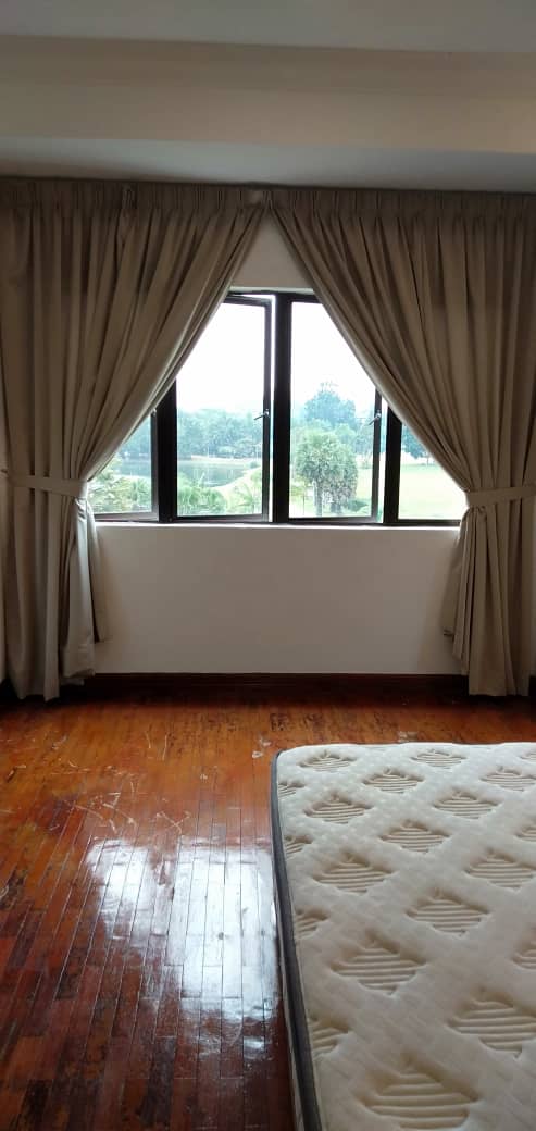 Room Plus CHSU227R1 Private Room with King Bed