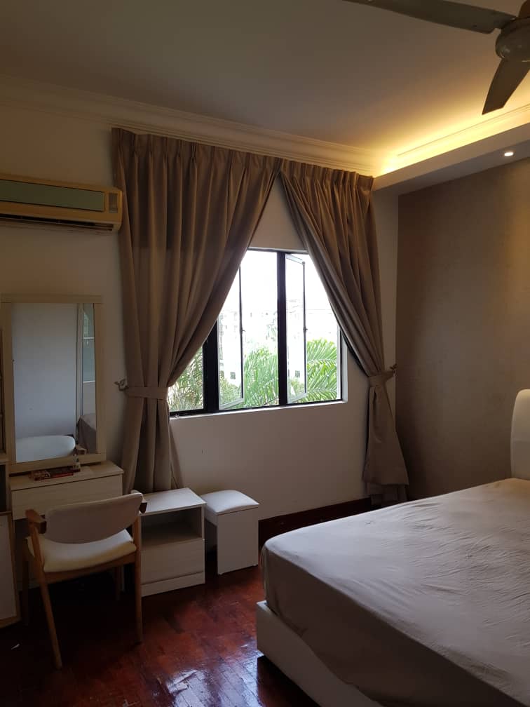 Room Plus CHSU227R2 Private Room with Queen Bed