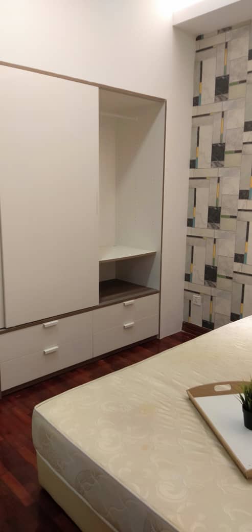 Room Plus CHSU227R3 Private Room with Queen Bed